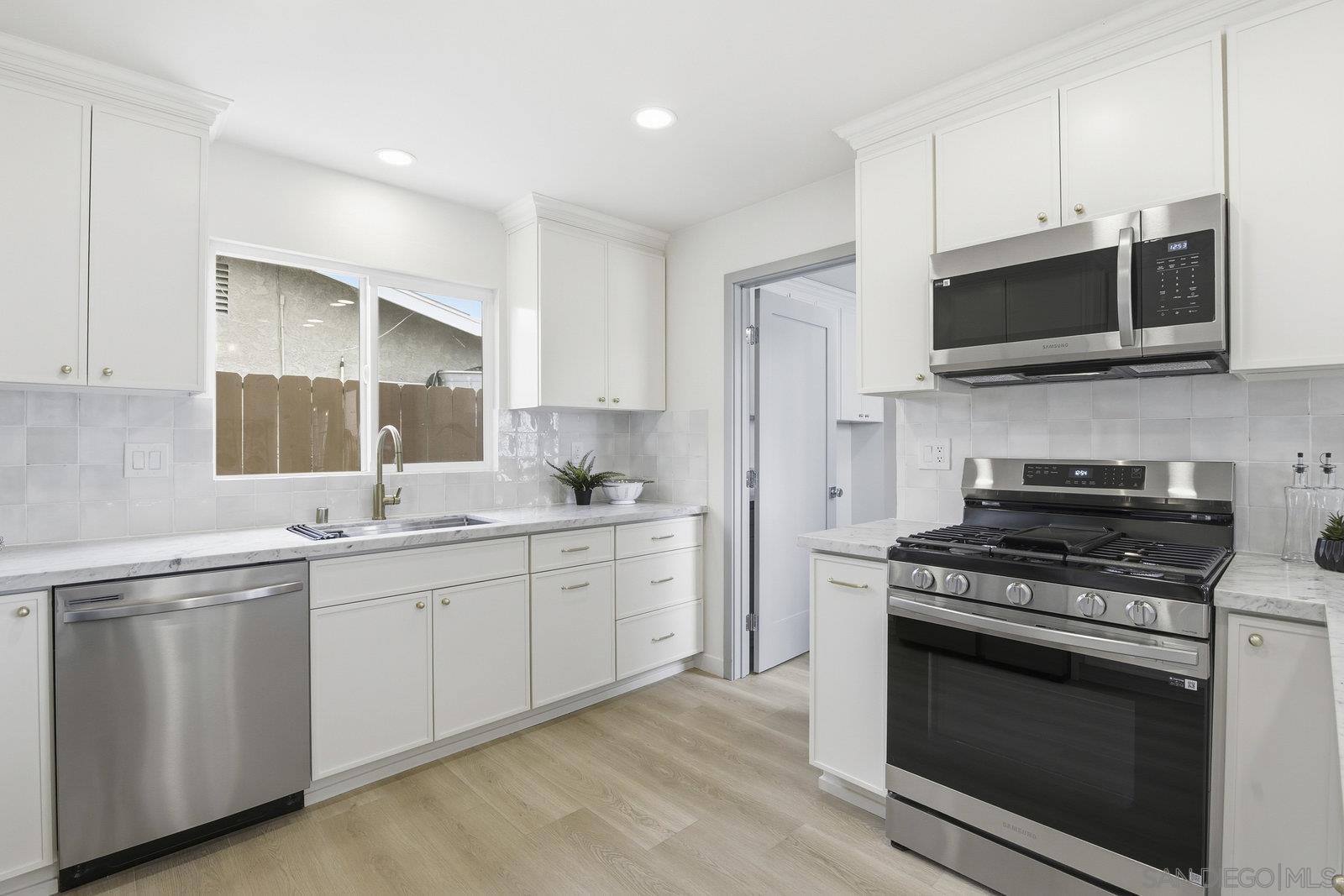 Detail Gallery Image 8 of 33 For 8702  Glenhaven St, San Diego,  CA 92123 - 3 Beds | 2 Baths