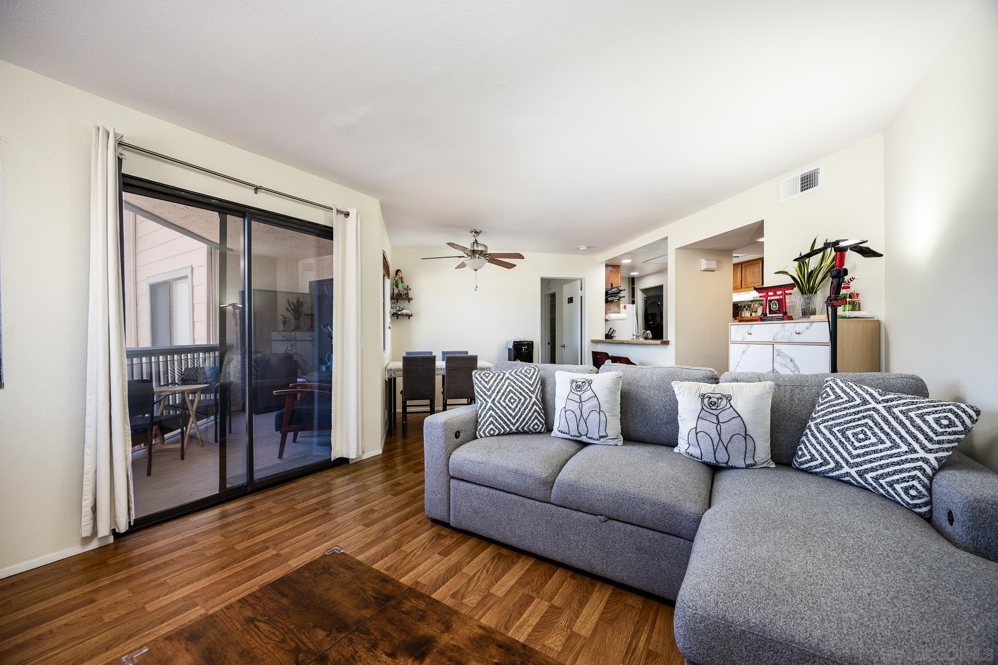 Detail Gallery Image 2 of 34 For 2916  Elm Tree Ct, Spring Valley,  CA 91978 - 2 Beds | 2 Baths