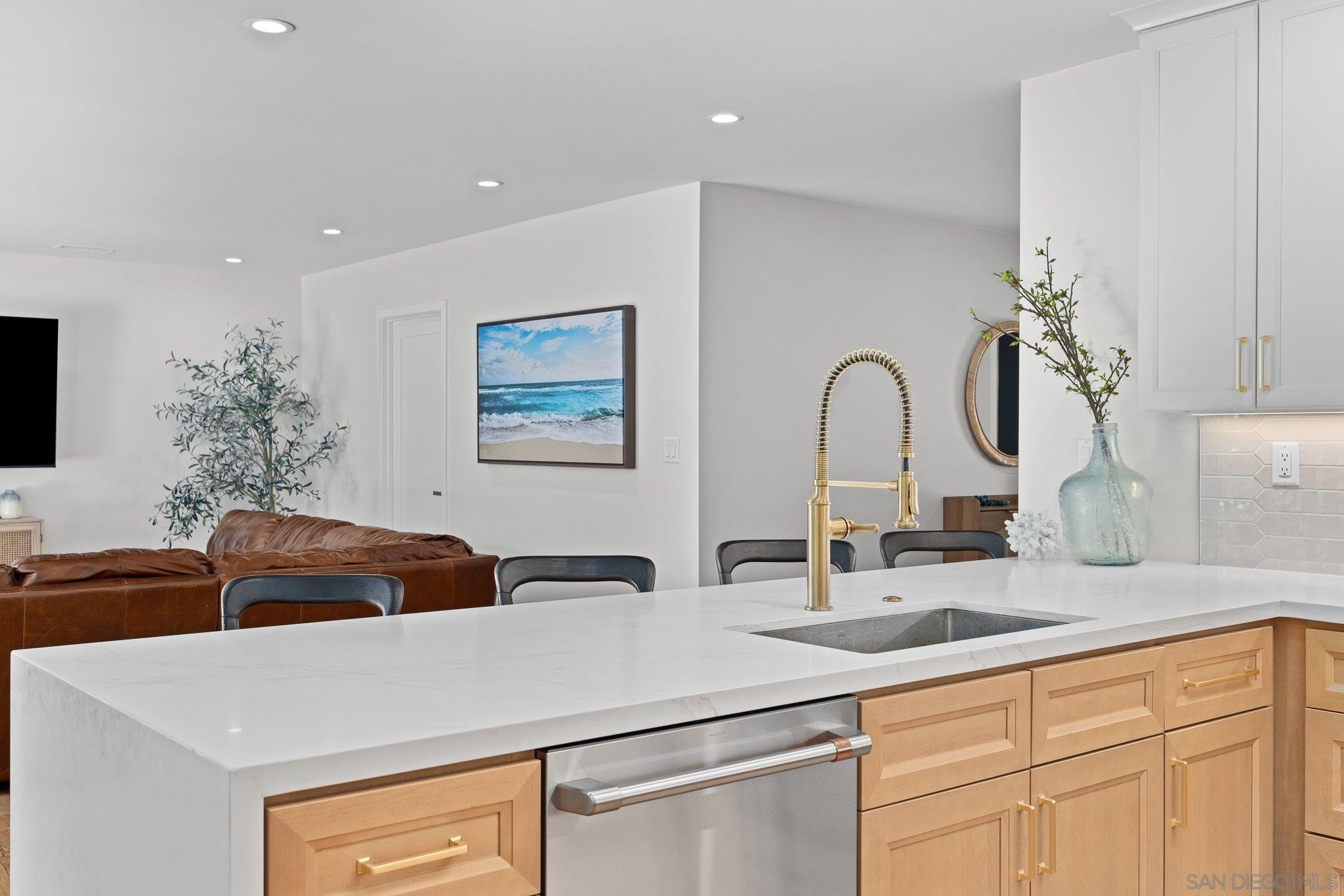 Detail Gallery Image 7 of 55 For 2686  via Viejas, Alpine,  CA 91901 - 4 Beds | 3 Baths