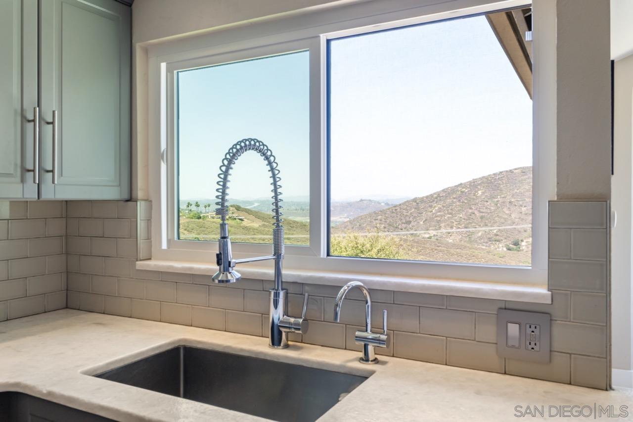 Detail Gallery Image 9 of 58 For 17924  Saint Andrews Dr, Poway,  CA 92064 - 5 Beds | 3/1 Baths