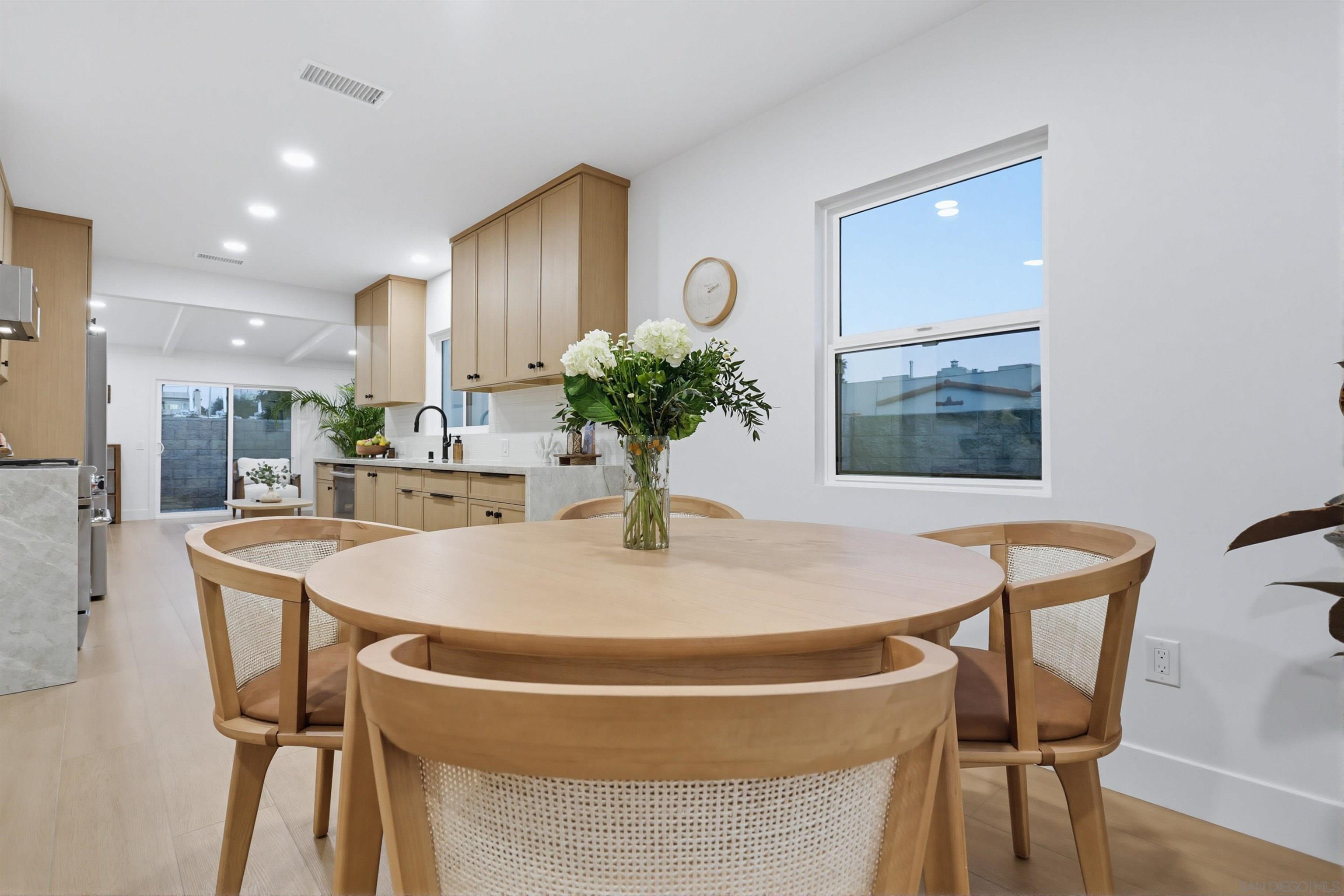 Detail Gallery Image 5 of 29 For 622  S Myers Street, Oceanside,  CA 92054 - 3 Beds | 2 Baths