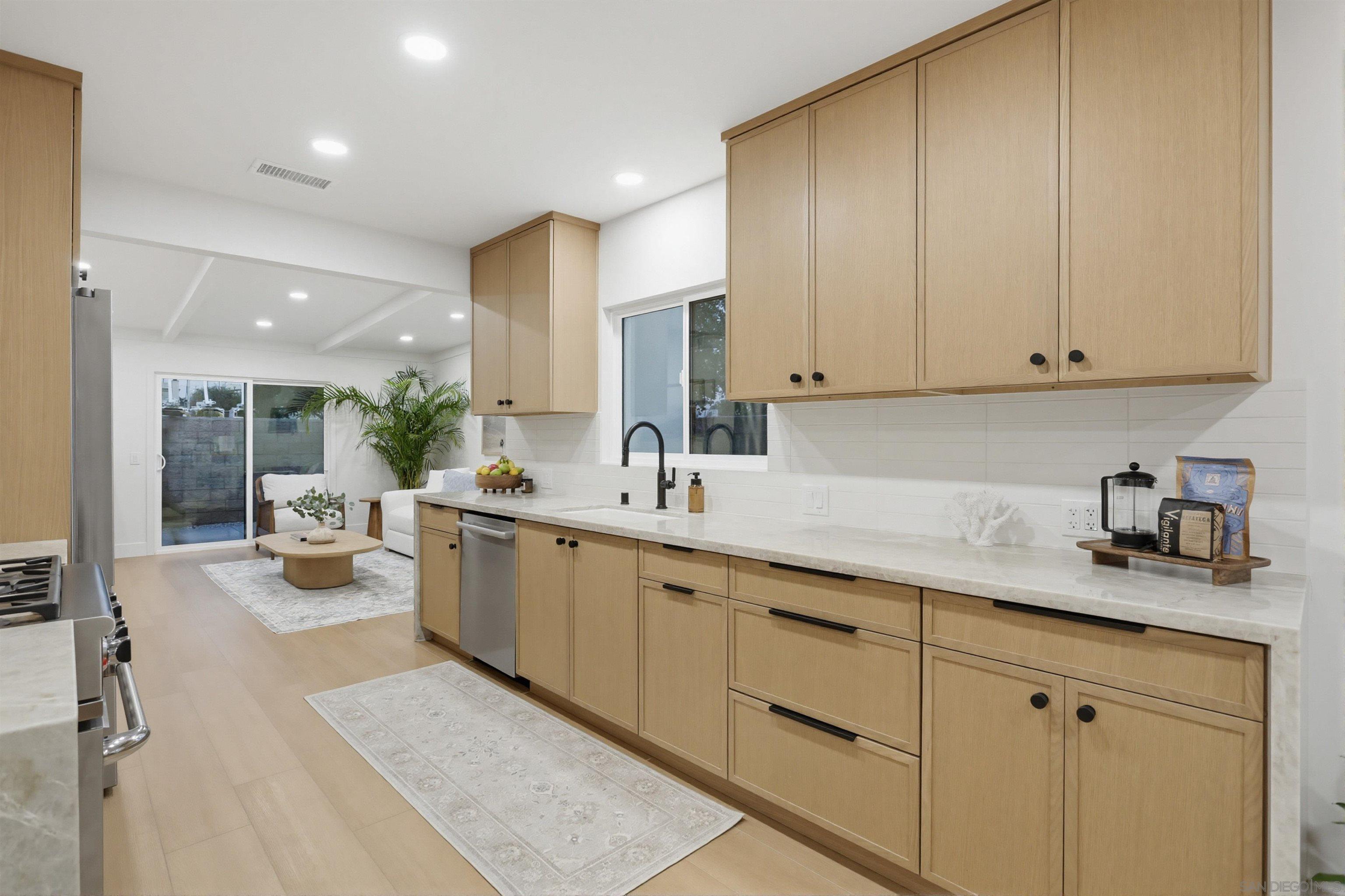 Detail Gallery Image 6 of 29 For 622  S Myers Street, Oceanside,  CA 92054 - 3 Beds | 2 Baths