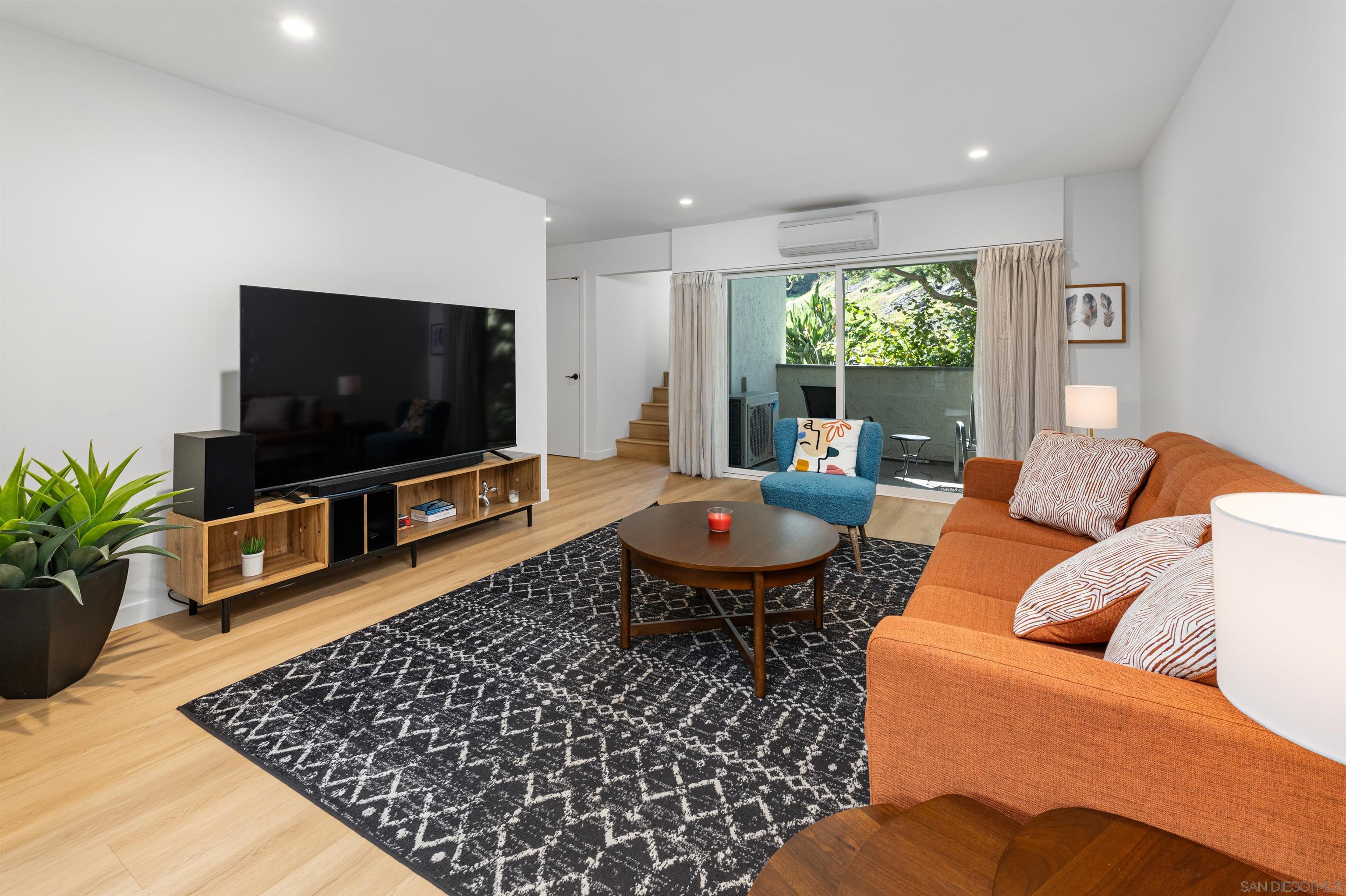 Detail Gallery Image 9 of 39 For 7049  Park Mesa Way  #90,  San Diego,  CA 92111 - 2 Beds | 2/1 Baths