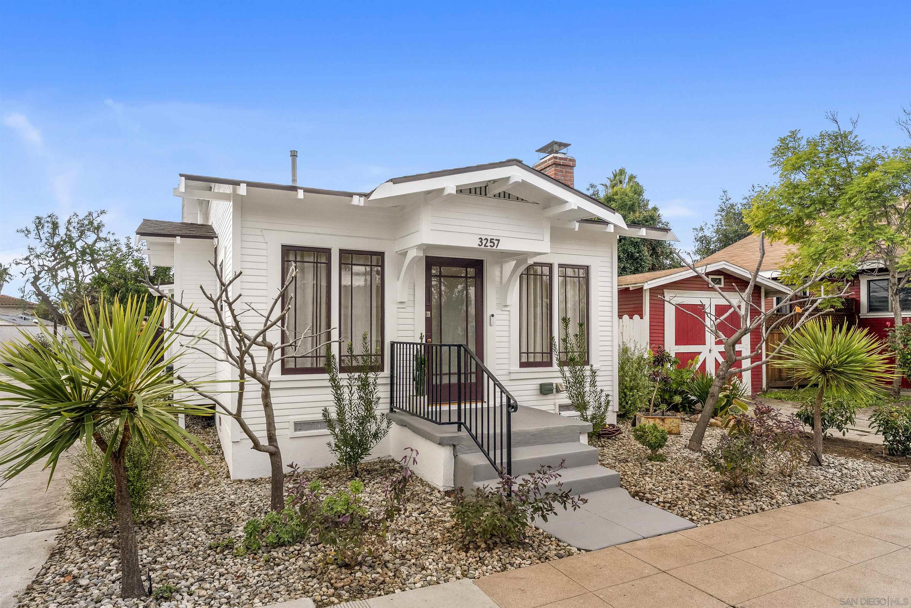 Detail Gallery Image 2 of 26 For 3257  Dwight St, San Diego,  CA 92104 - 3 Beds | 2 Baths