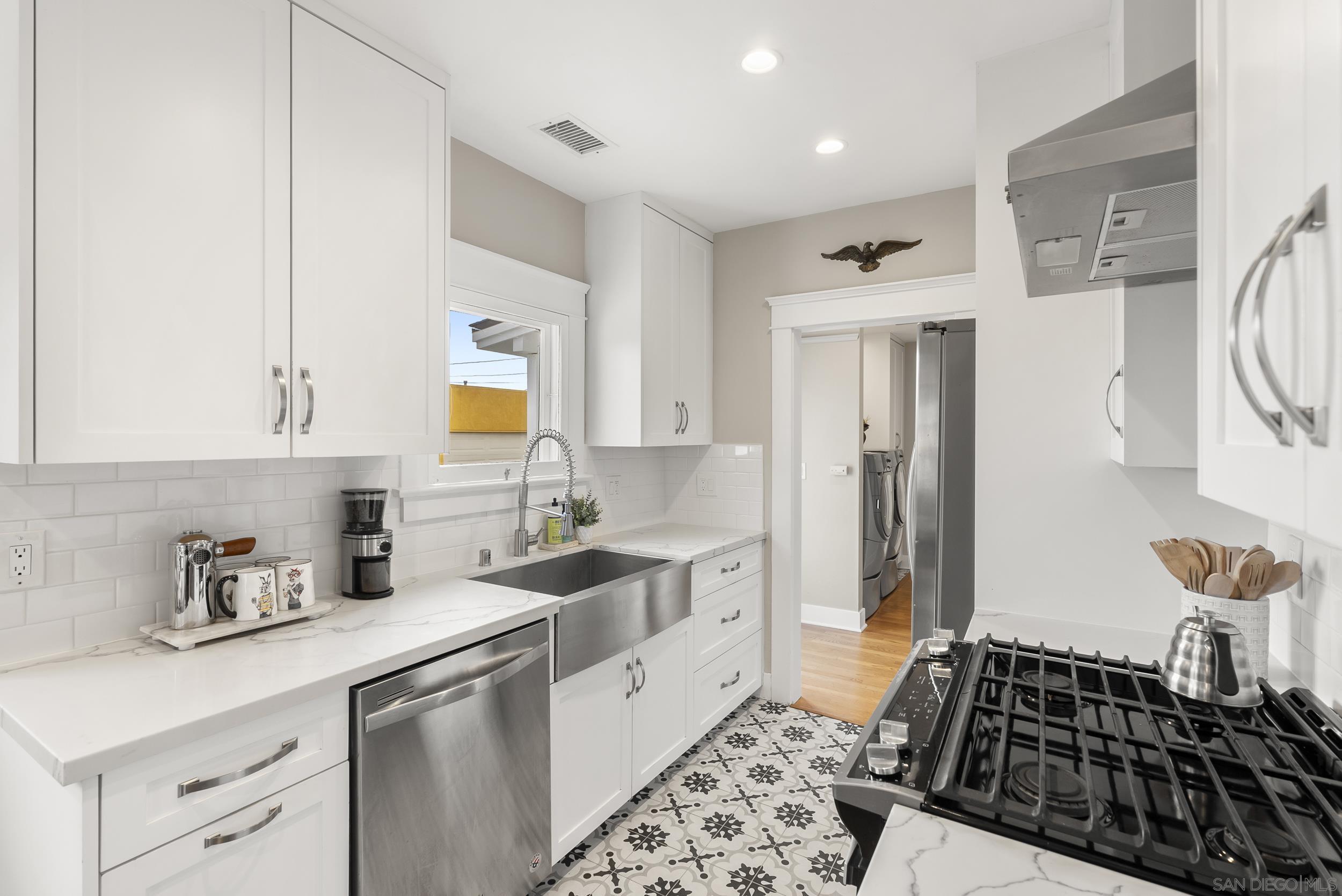 Detail Gallery Image 11 of 26 For 3257  Dwight St, San Diego,  CA 92104 - 3 Beds | 2 Baths