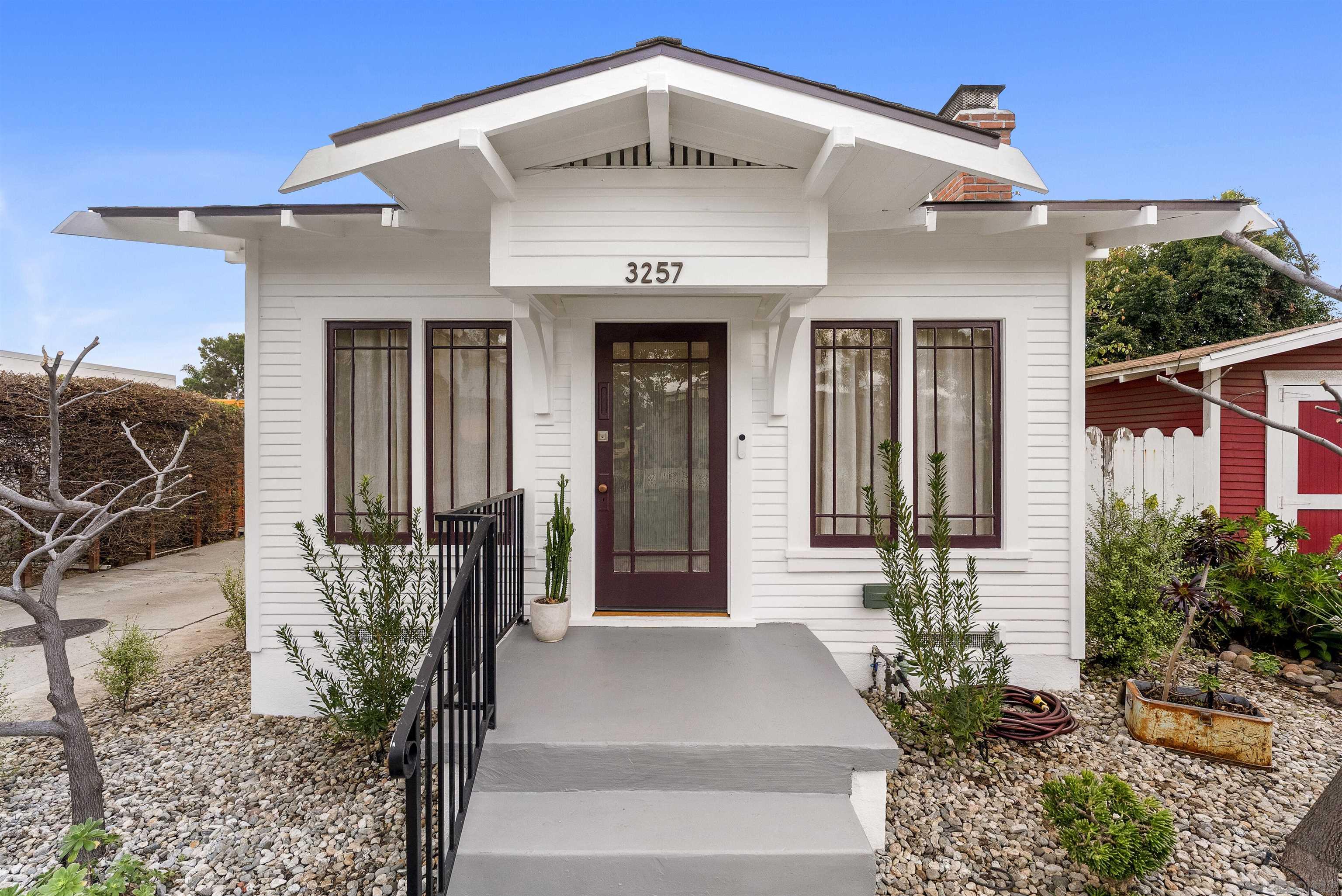 Detail Gallery Image 3 of 26 For 3257  Dwight St, San Diego,  CA 92104 - 3 Beds | 2 Baths