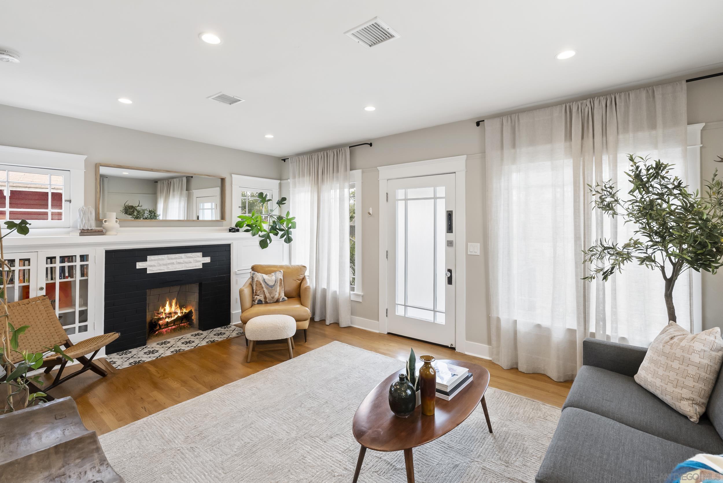 Detail Gallery Image 6 of 26 For 3257  Dwight St, San Diego,  CA 92104 - 3 Beds | 2 Baths