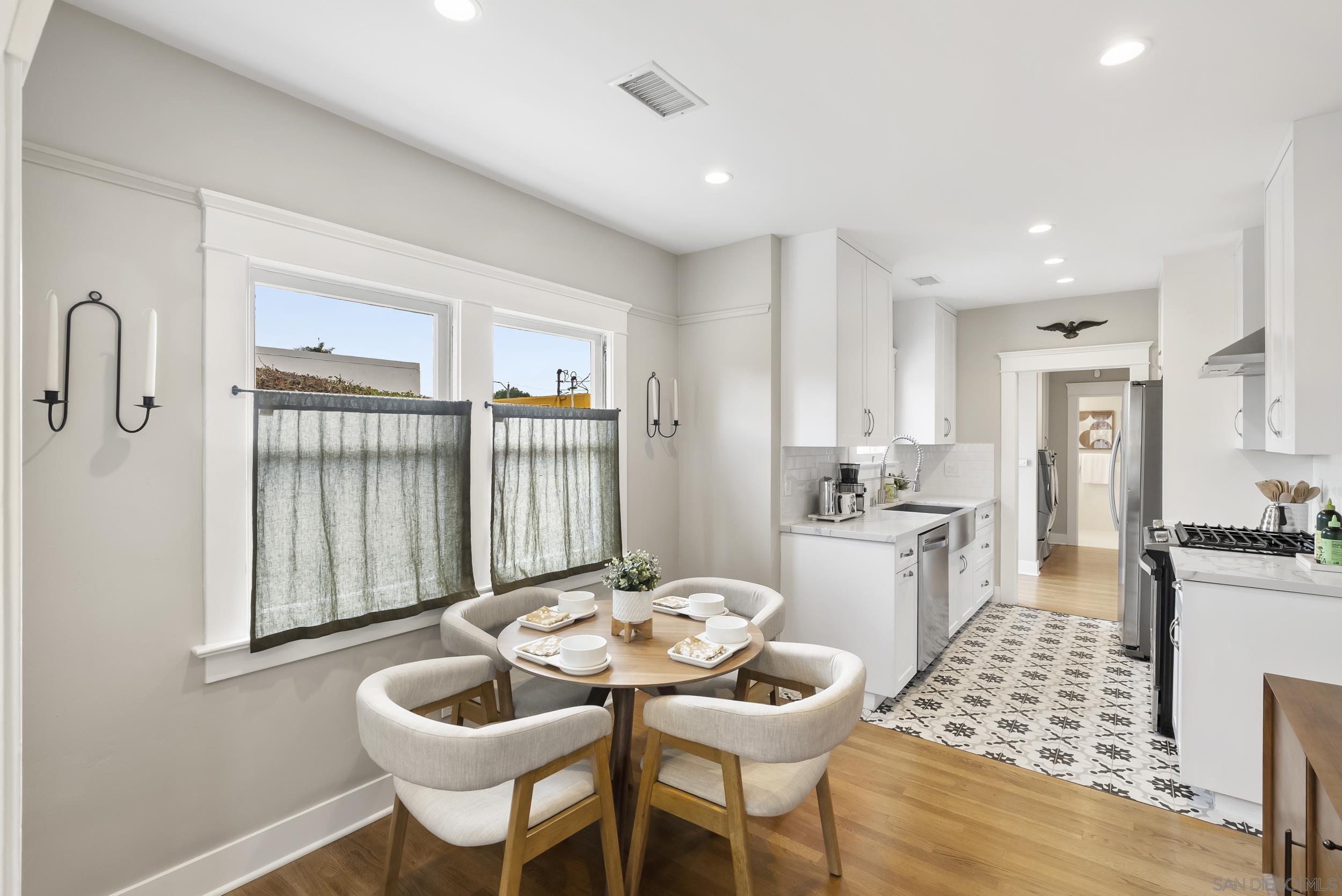 Detail Gallery Image 8 of 26 For 3257  Dwight St, San Diego,  CA 92104 - 3 Beds | 2 Baths