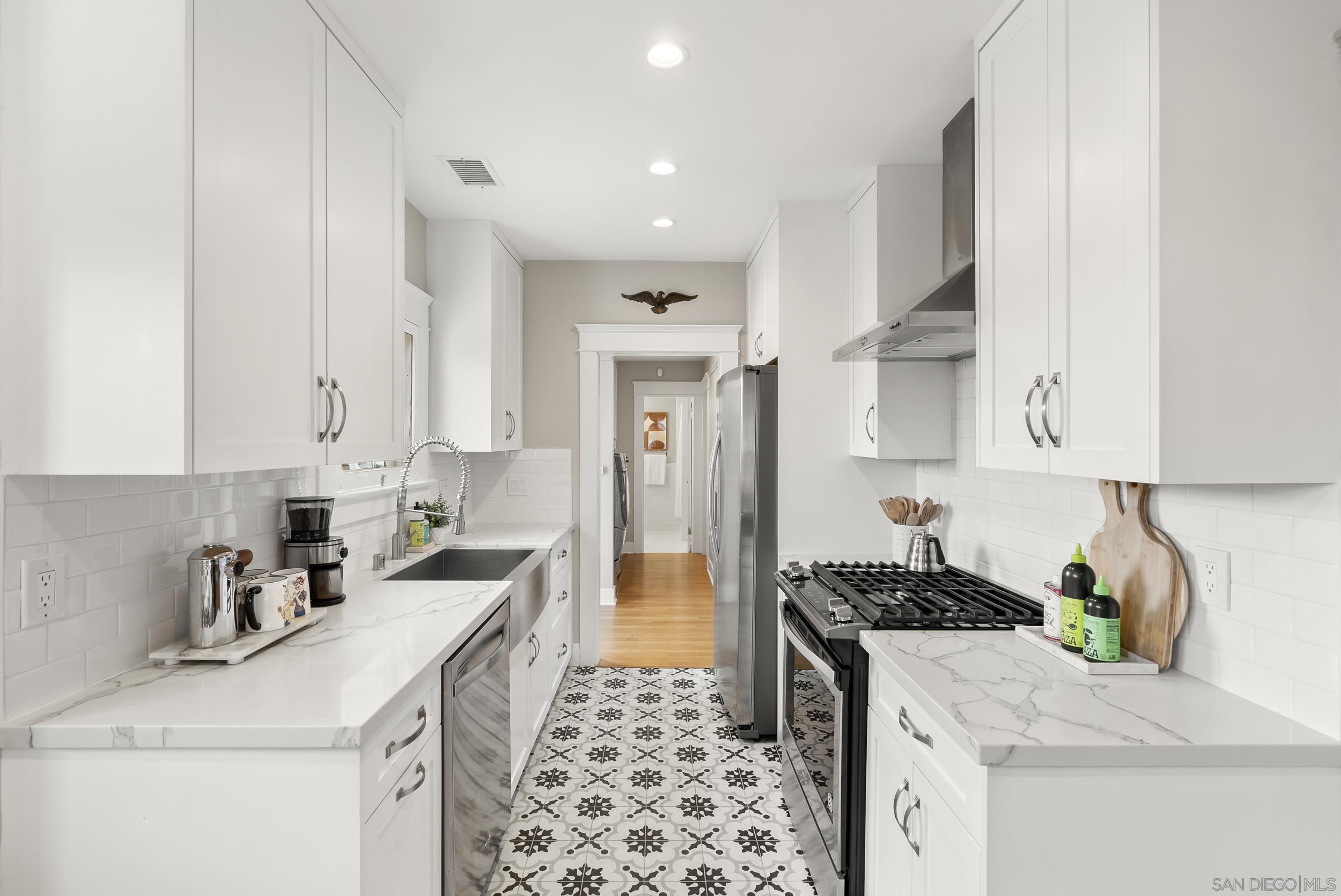 Detail Gallery Image 10 of 26 For 3257  Dwight St, San Diego,  CA 92104 - 3 Beds | 2 Baths