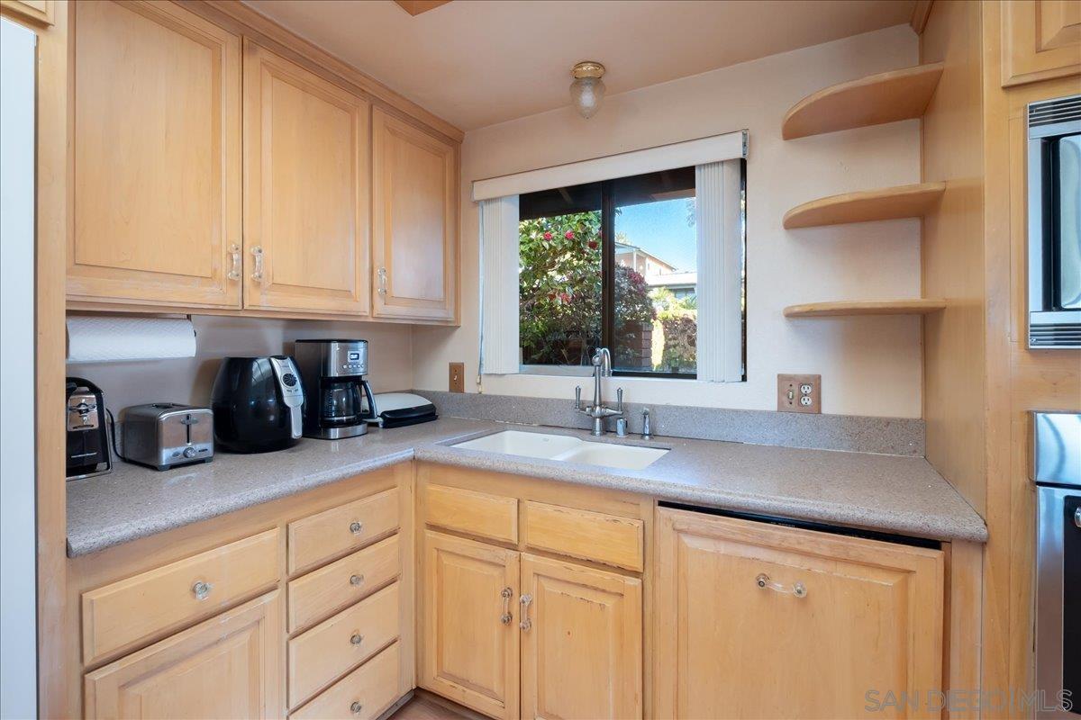 Detail Gallery Image 20 of 51 For 3365  Seacrest Dr, Carlsbad,  CA 92008 - 3 Beds | 2/1 Baths