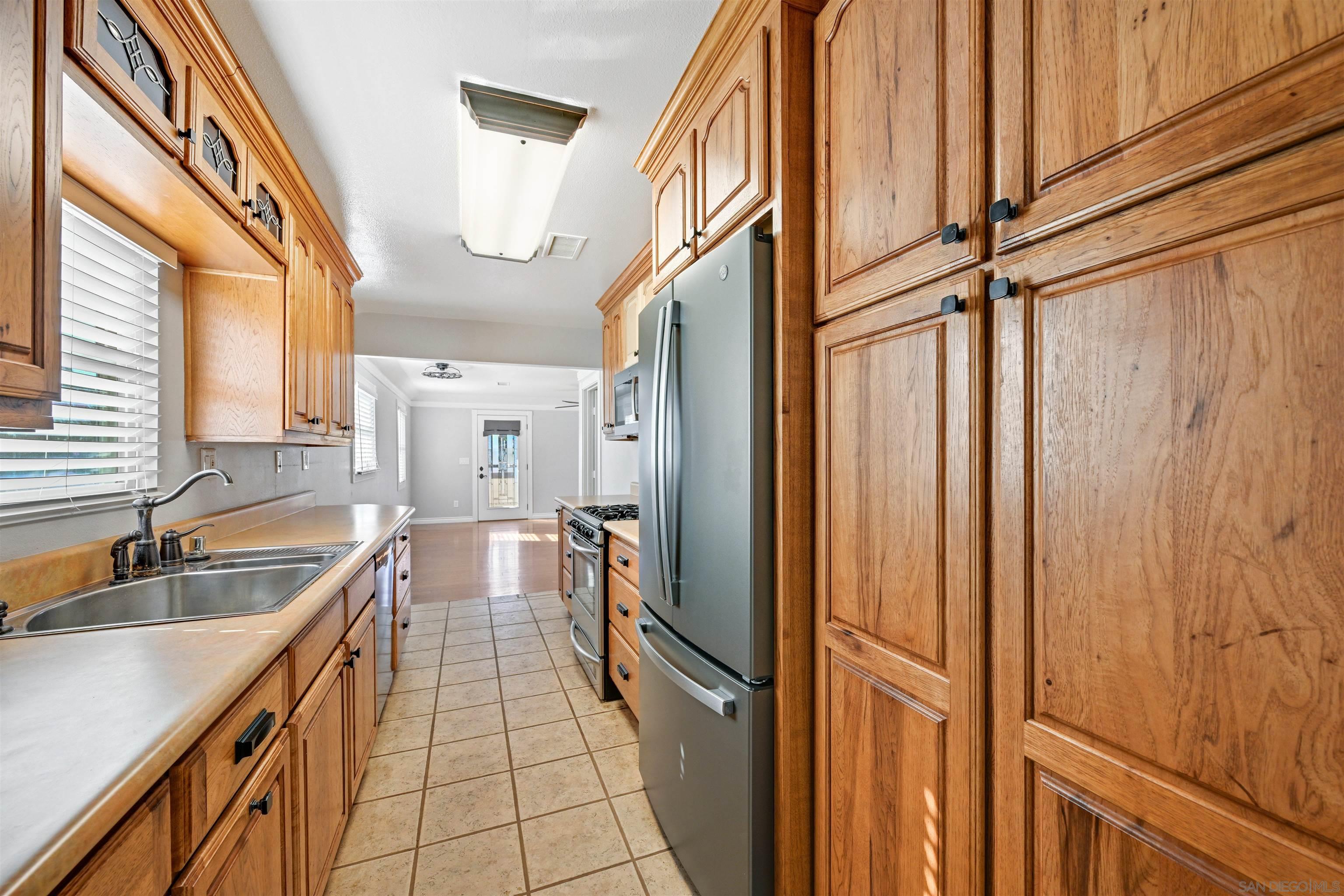 Detail Gallery Image 5 of 18 For 1915  Englewood Dr., Lemon Grove,  CA 91945 - 2 Beds | 1 Baths