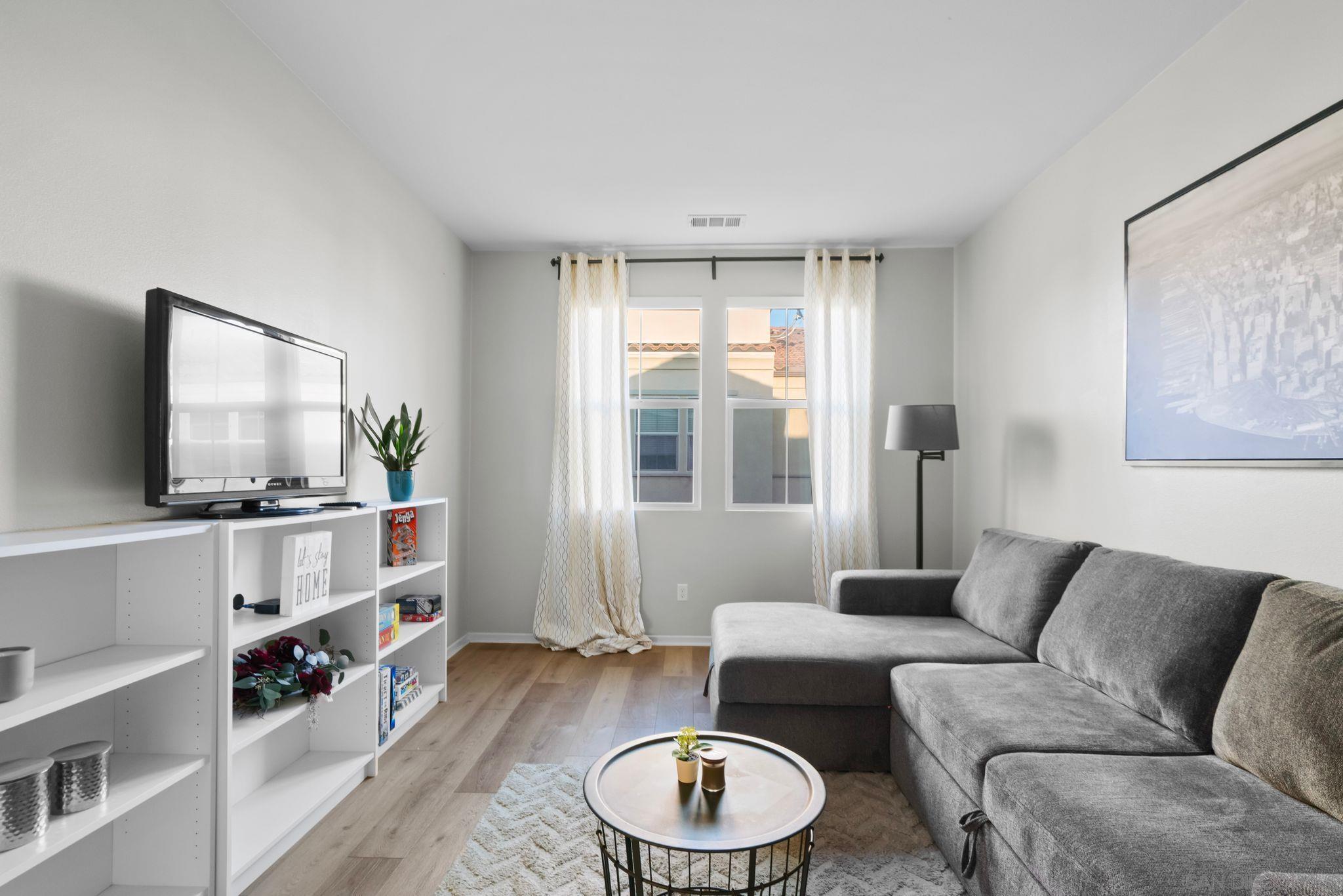 Detail Gallery Image 9 of 31 For 1935  Avenida Citron  #109,  Chula Vista,  CA 91913 - 3 Beds | 2/1 Baths