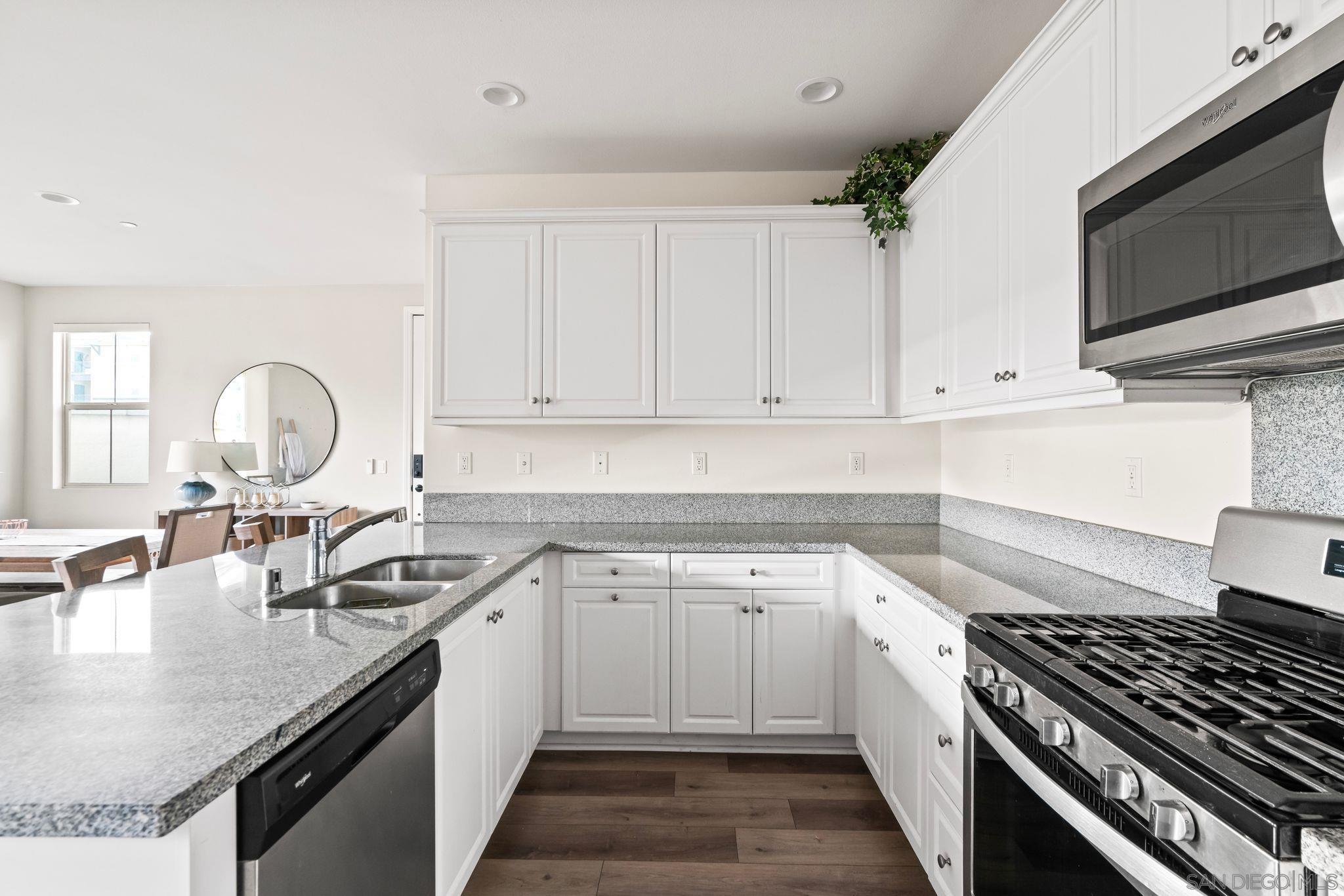 Detail Gallery Image 6 of 31 For 1935  Avenida Citron  #109,  Chula Vista,  CA 91913 - 3 Beds | 2/1 Baths