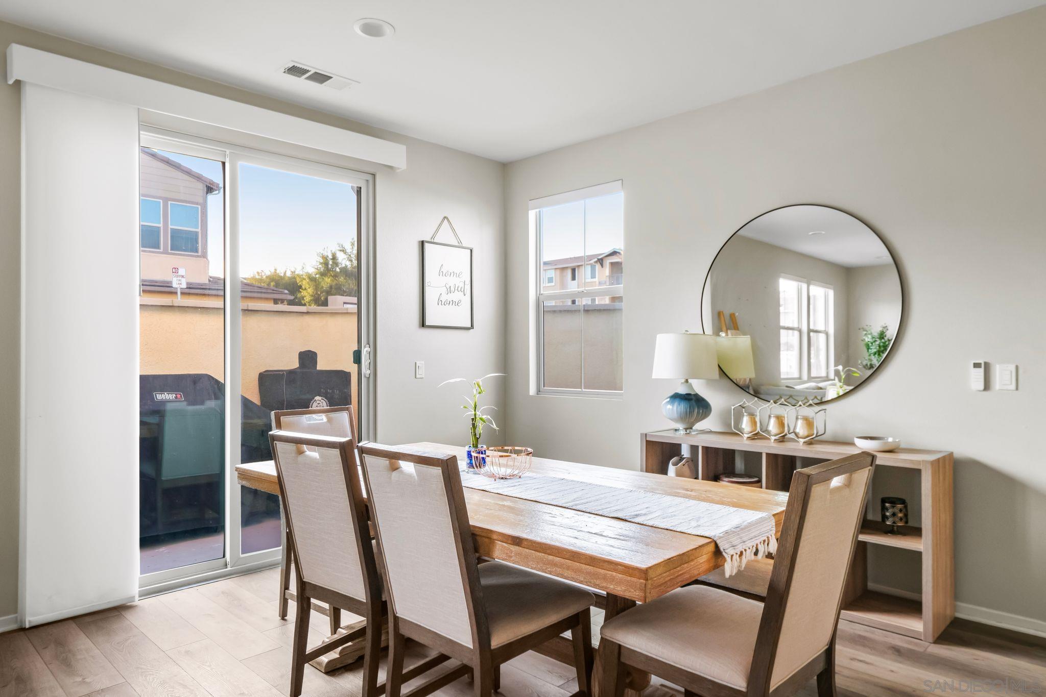 Detail Gallery Image 7 of 31 For 1935  Avenida Citron  #109,  Chula Vista,  CA 91913 - 3 Beds | 2/1 Baths