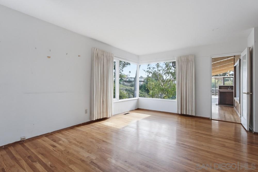 Detail Gallery Image 27 of 47 For 6121  La Pintura, La Jolla,  CA 92037 - 5 Beds | 3 Baths