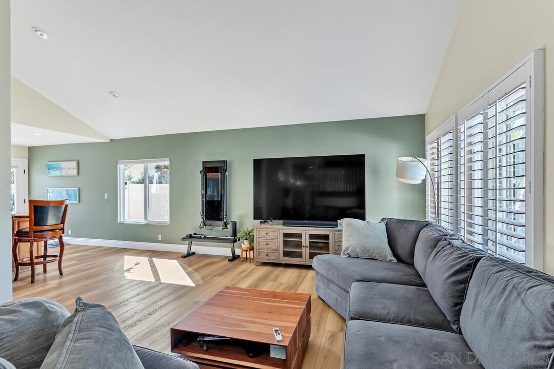 Detail Gallery Image 6 of 46 For 11655  Cebada Ct, San Diego,  CA 92124 - 4 Beds | 2/1 Baths