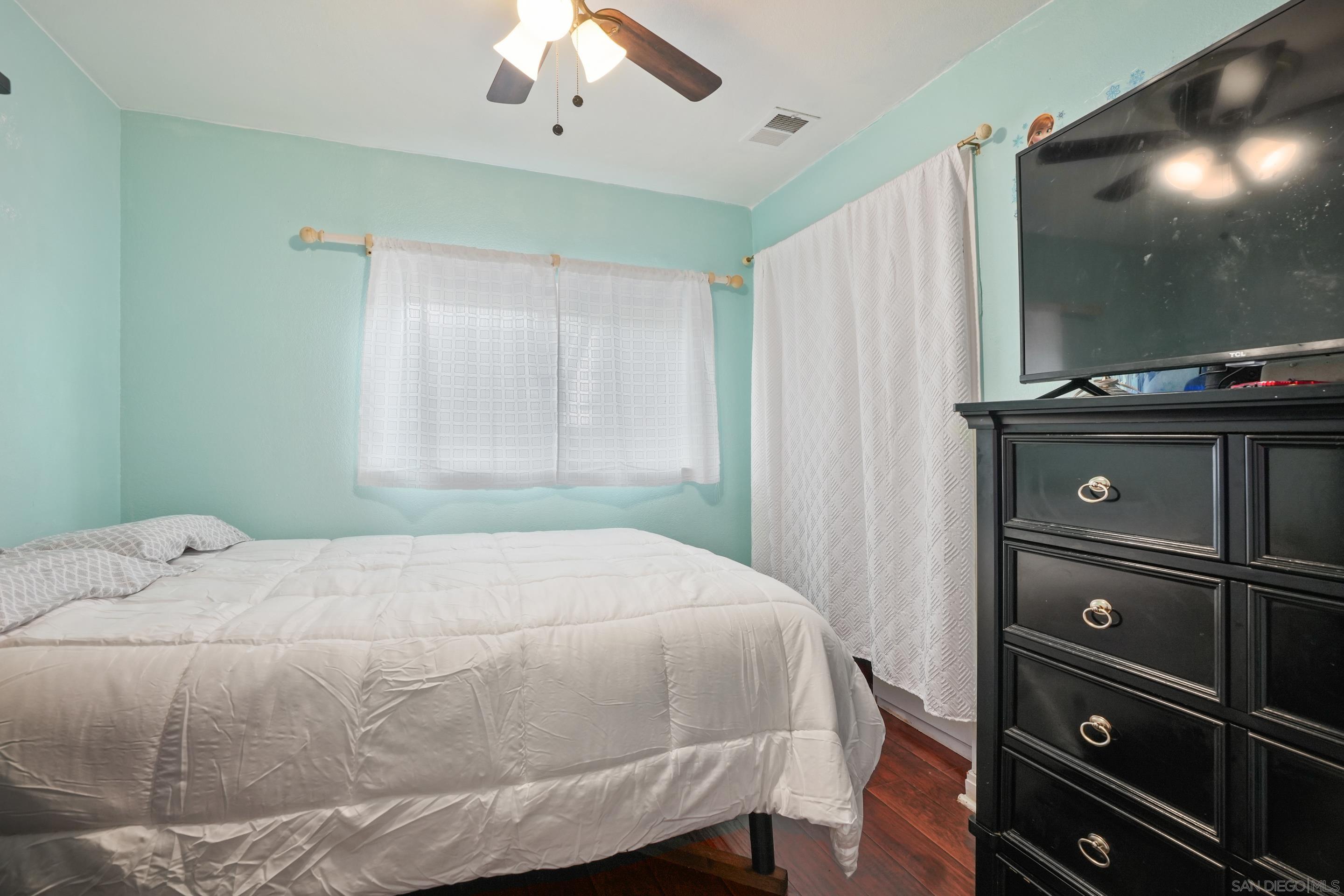 Detail Gallery Image 6 of 14 For 553   3rd Ave, Redwood City,  CA 94063 - 3 Beds | 2 Baths