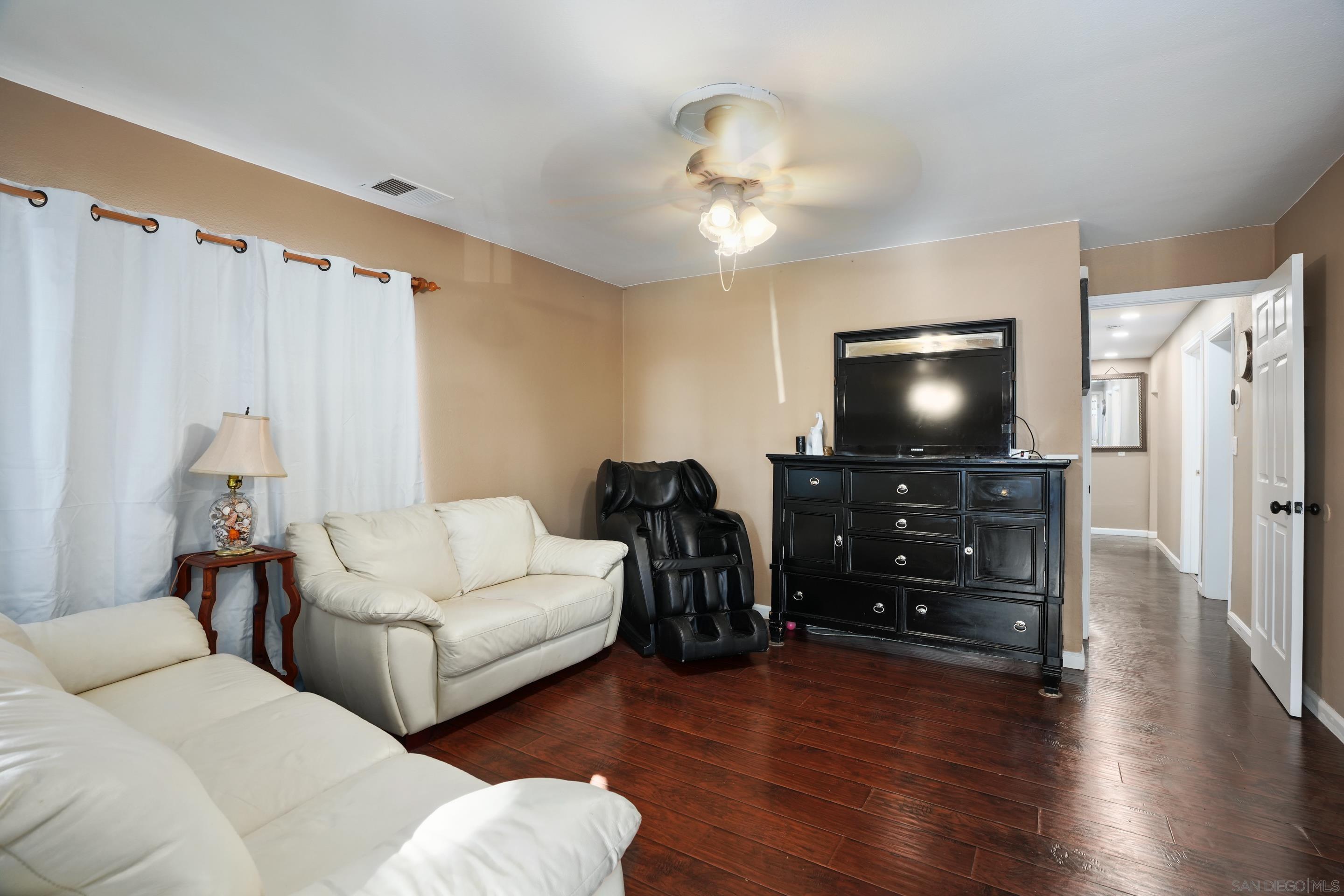 Detail Gallery Image 8 of 14 For 553   3rd Ave, Redwood City,  CA 94063 - 3 Beds | 2 Baths