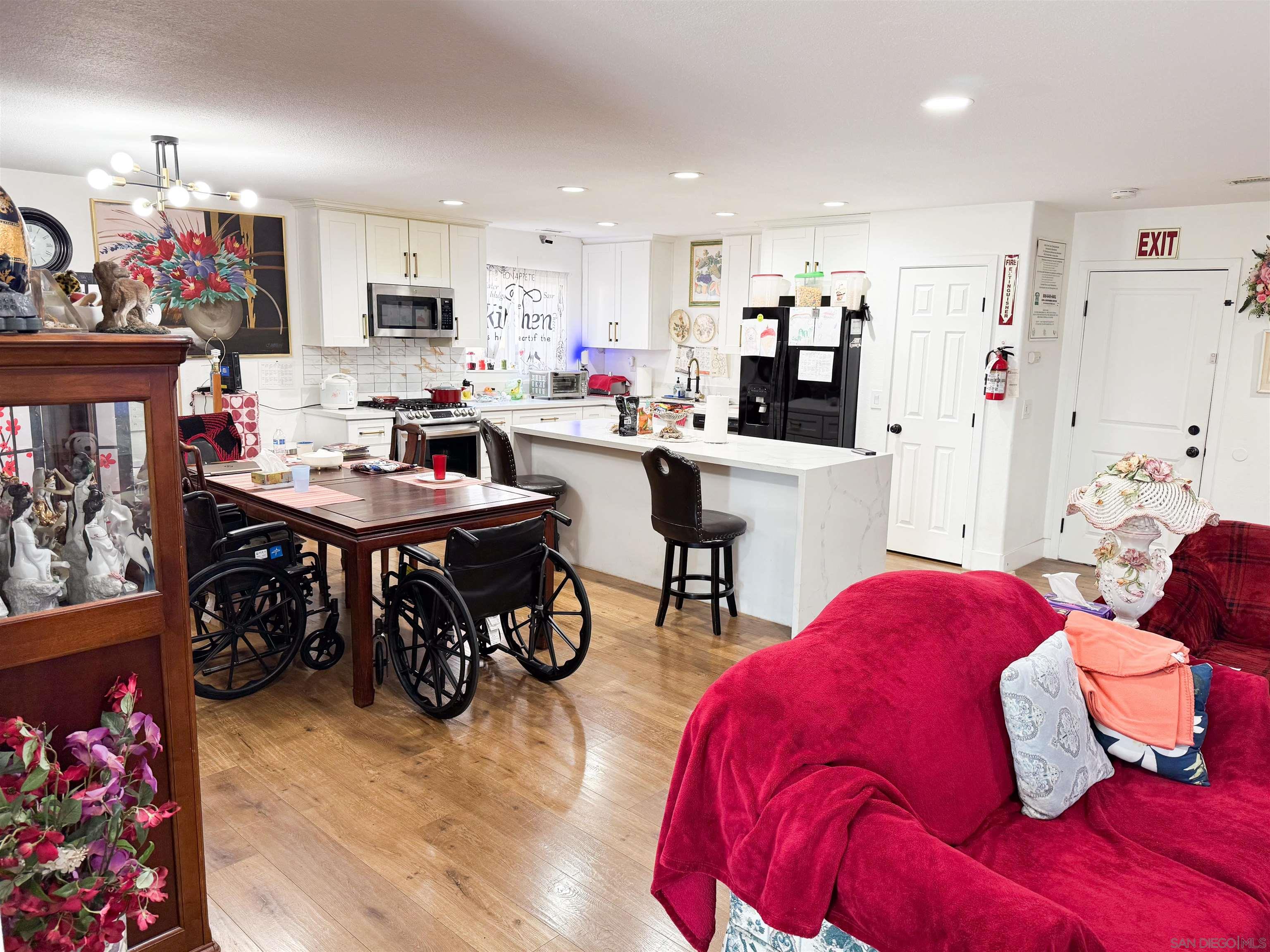 Detail Gallery Image 5 of 22 For 819 N N Rose St, Escondido,  CA 92027 - 7 Beds | 2 Baths