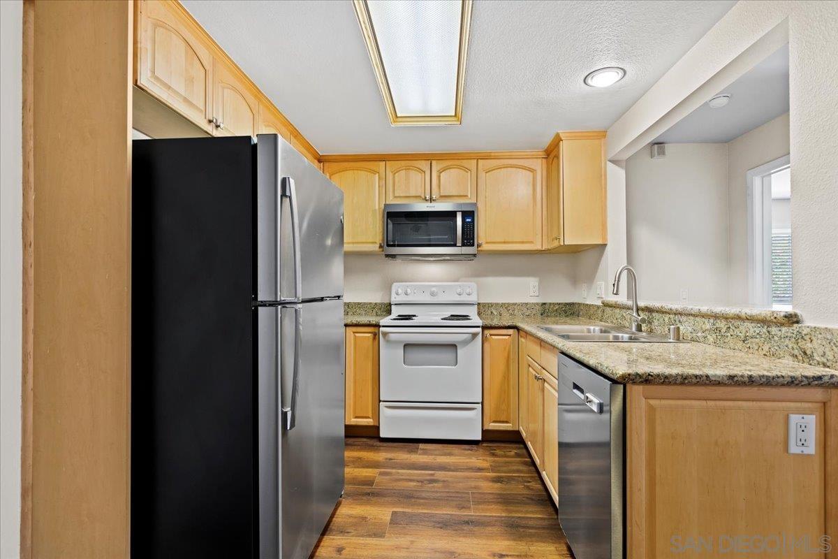 Detail Gallery Image 7 of 33 For 2950  Broadway  #16,  San Diego,  CA 92102 - 2 Beds | 2 Baths