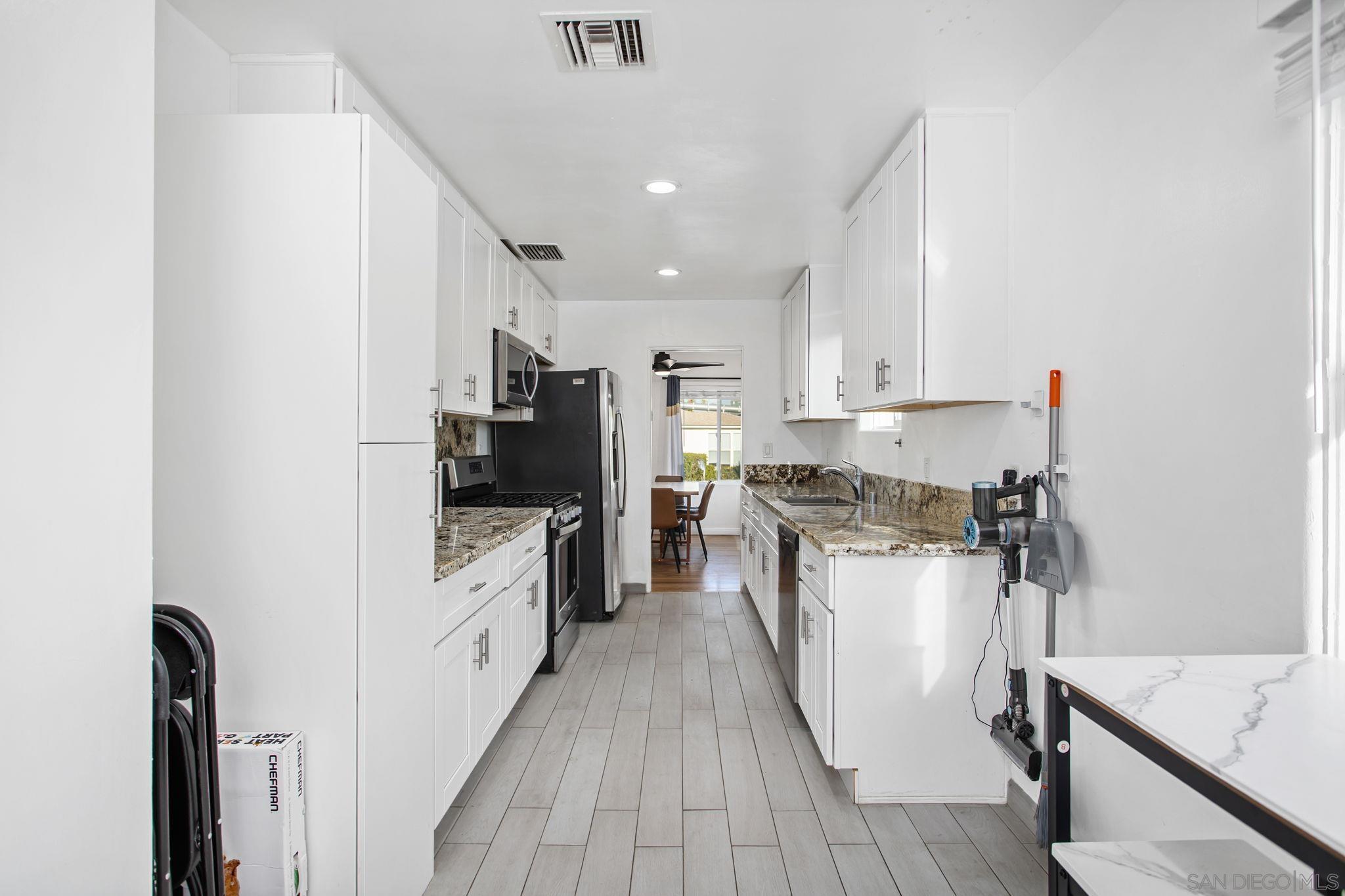 Detail Gallery Image 14 of 38 For 4920  Rockford Dr, San Diego,  CA 92115 - 3 Beds | 2 Baths