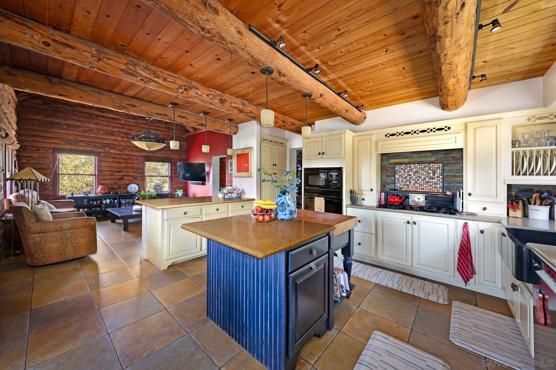 Detail Gallery Image 11 of 39 For 12052  Sky View Dr, Valley Center,  CA 92082 - 5 Beds | 4/1 Baths