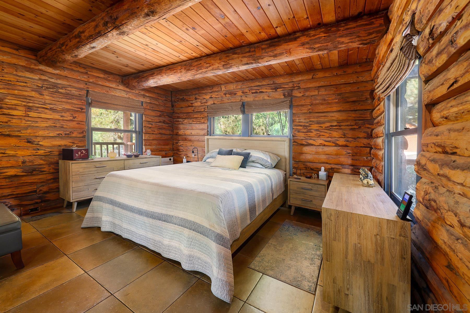 Detail Gallery Image 17 of 39 For 12052  Sky View Dr, Valley Center,  CA 92082 - 5 Beds | 4/1 Baths