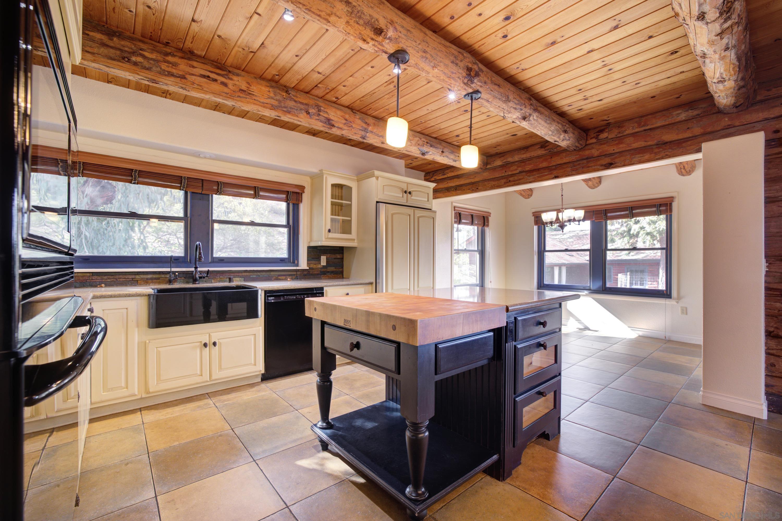 Detail Gallery Image 8 of 39 For 12052  Sky View Dr, Valley Center,  CA 92082 - 5 Beds | 4/1 Baths