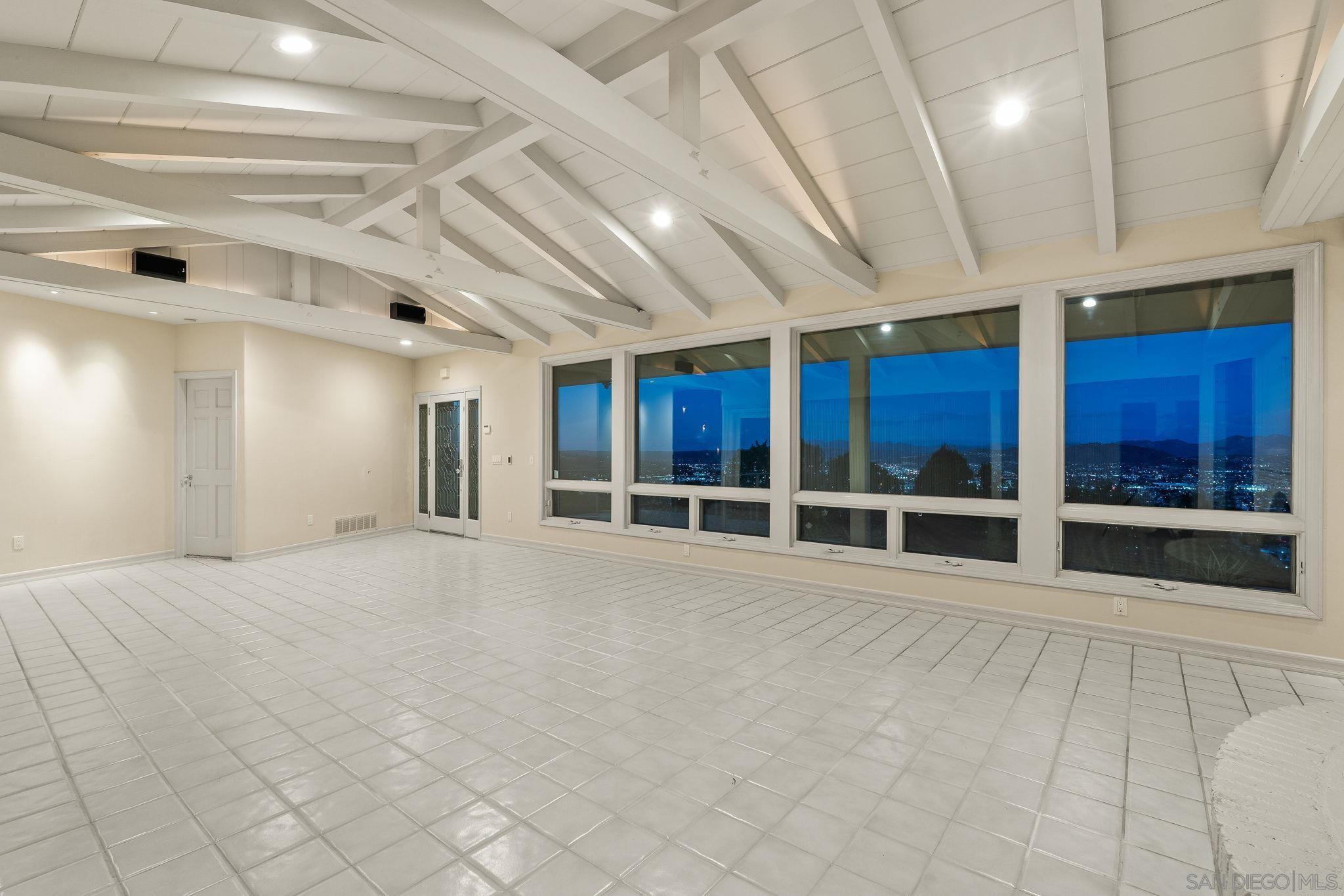 Detail Gallery Image 13 of 47 For 10595  Russell Road, La Mesa,  CA 91941 - 5 Beds | 4/1 Baths