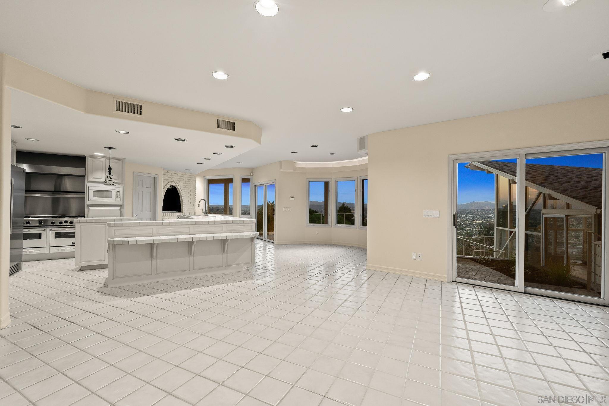 Detail Gallery Image 14 of 40 For 10595  Russell Road, La Mesa,  CA 91941 - 5 Beds | 4/1 Baths