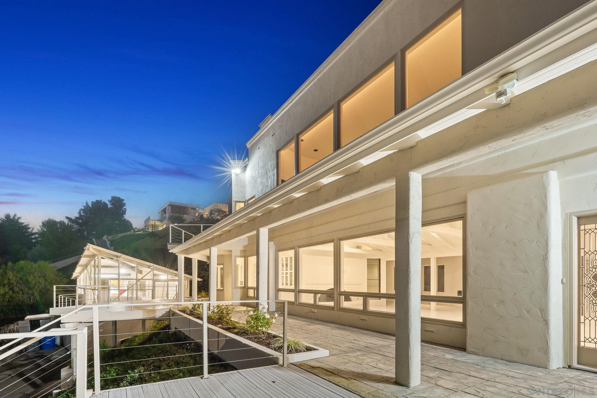 Detail Gallery Image 3 of 47 For 10595  Russell Road, La Mesa,  CA 91941 - 5 Beds | 4/1 Baths