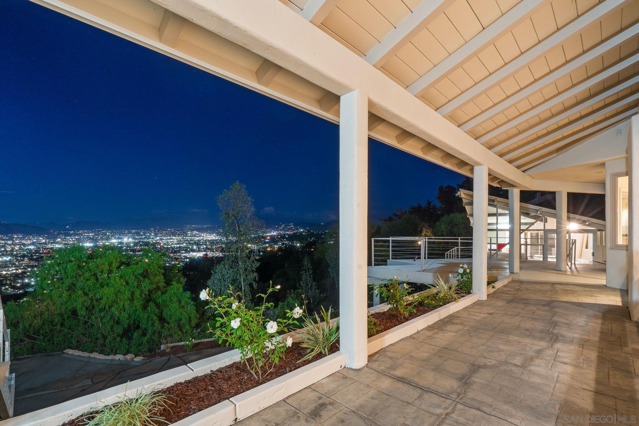 Detail Gallery Image 5 of 47 For 10595  Russell Road, La Mesa,  CA 91941 - 5 Beds | 4/1 Baths