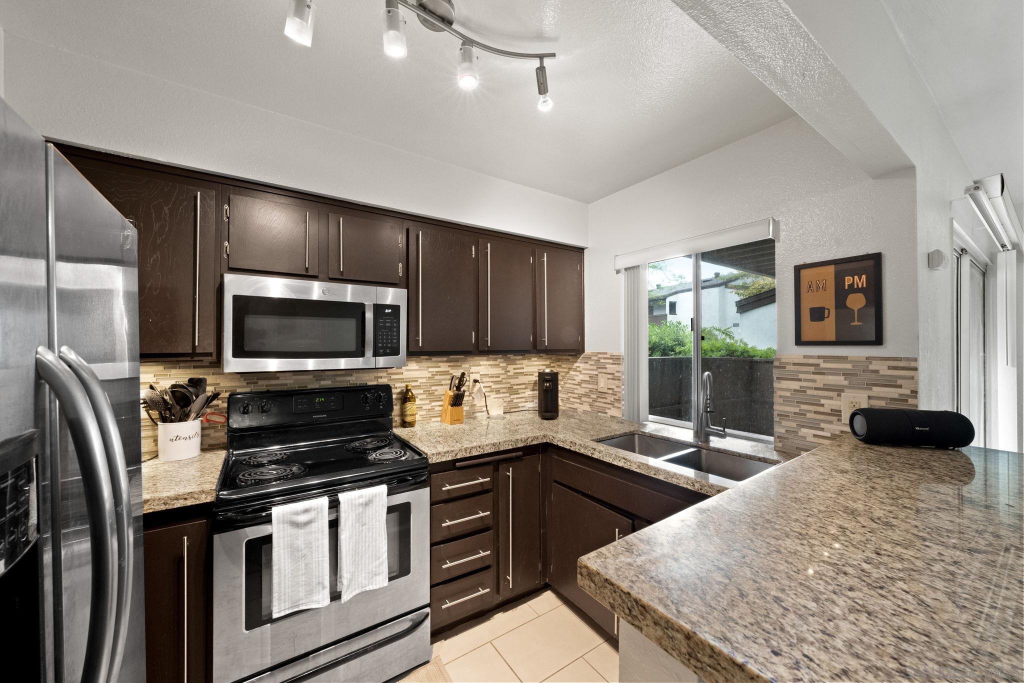 Detail Gallery Image 2 of 30 For 8023  Caminito De Pizza  #E,  San Diego,  CA 92108 - 1 Beds | 1 Baths