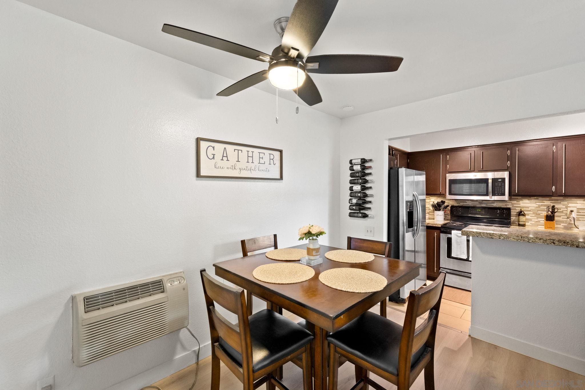 Detail Gallery Image 4 of 30 For 8023  Caminito De Pizza  #E,  San Diego,  CA 92108 - 1 Beds | 1 Baths