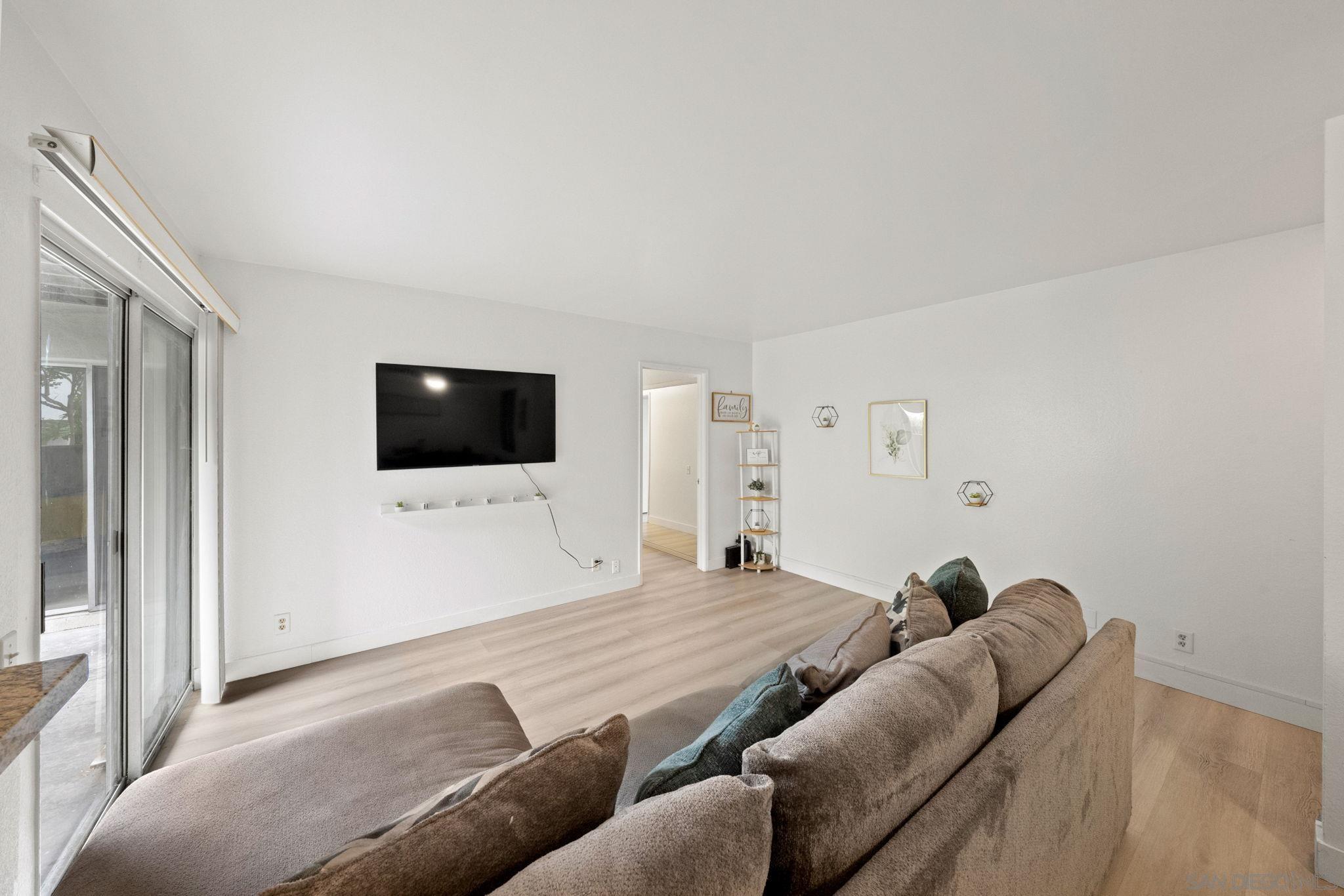 Detail Gallery Image 9 of 30 For 8023  Caminito De Pizza  #E,  San Diego,  CA 92108 - 1 Beds | 1 Baths