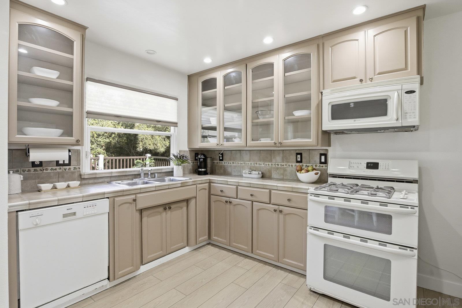 Detail Gallery Image 13 of 35 For 7446  Ohio Place, La Mesa,  CA 91942 - 4 Beds | 2 Baths