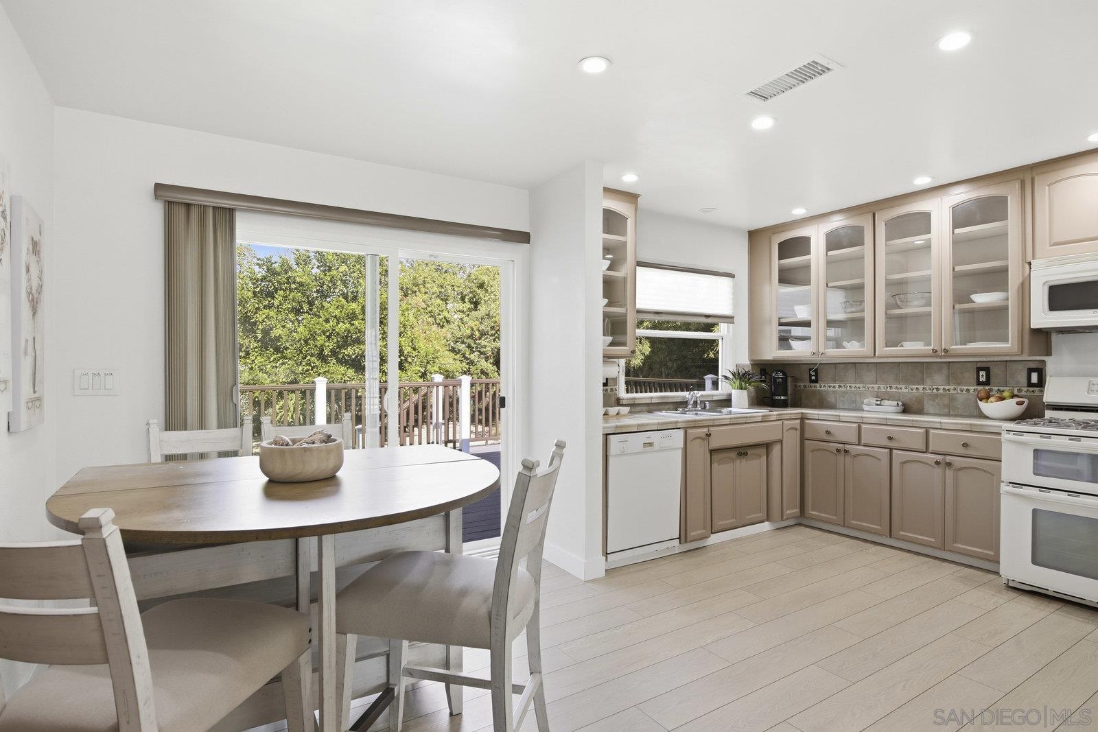 Detail Gallery Image 10 of 35 For 7446  Ohio Place, La Mesa,  CA 91942 - 4 Beds | 2 Baths