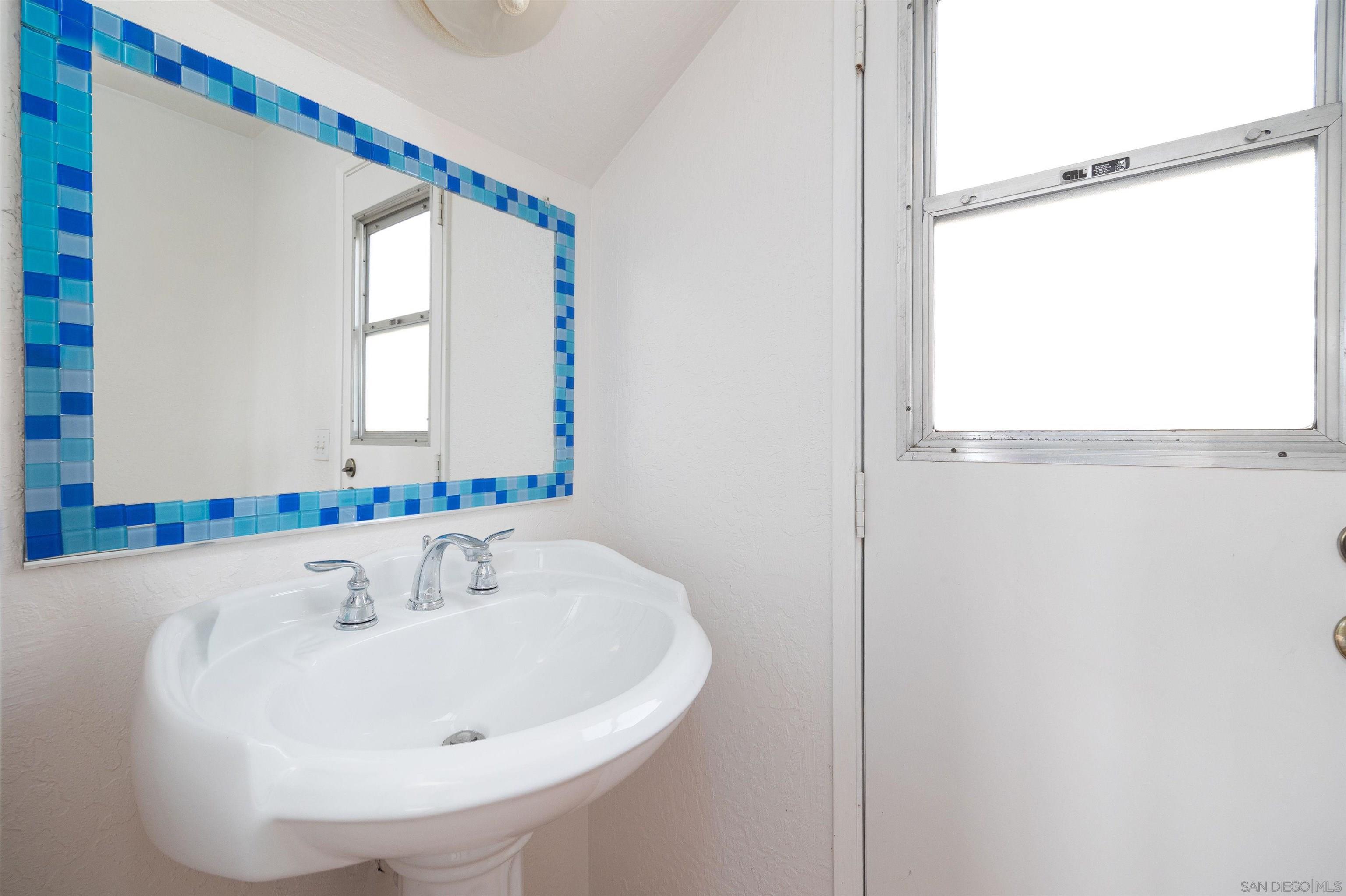 Detail Gallery Image 11 of 34 For 11817  Altadena Rd, Lakeside,  CA 92040 - 3 Beds | 2/1 Baths