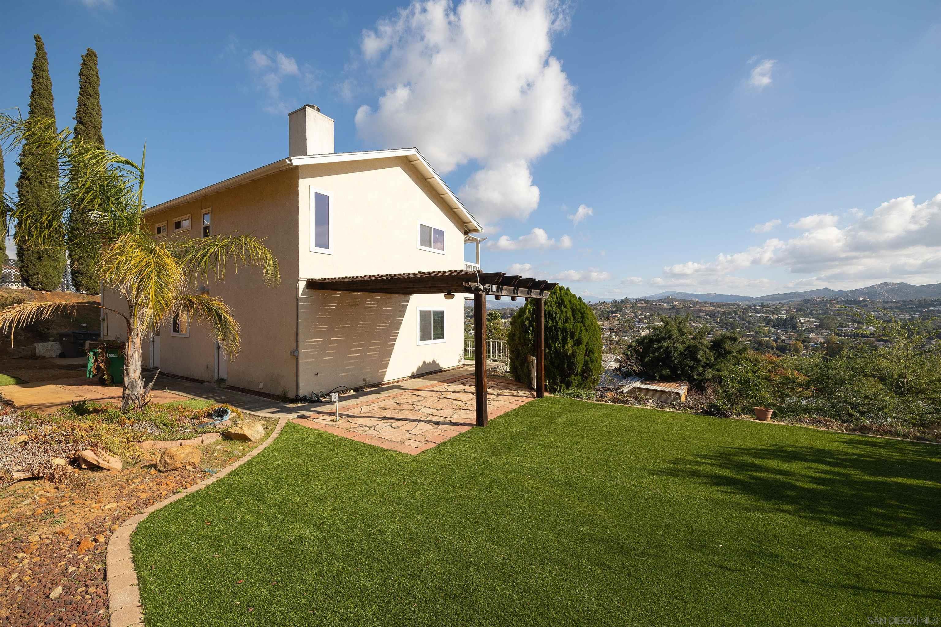 Detail Gallery Image 4 of 34 For 11817  Altadena Rd, Lakeside,  CA 92040 - 3 Beds | 2/1 Baths