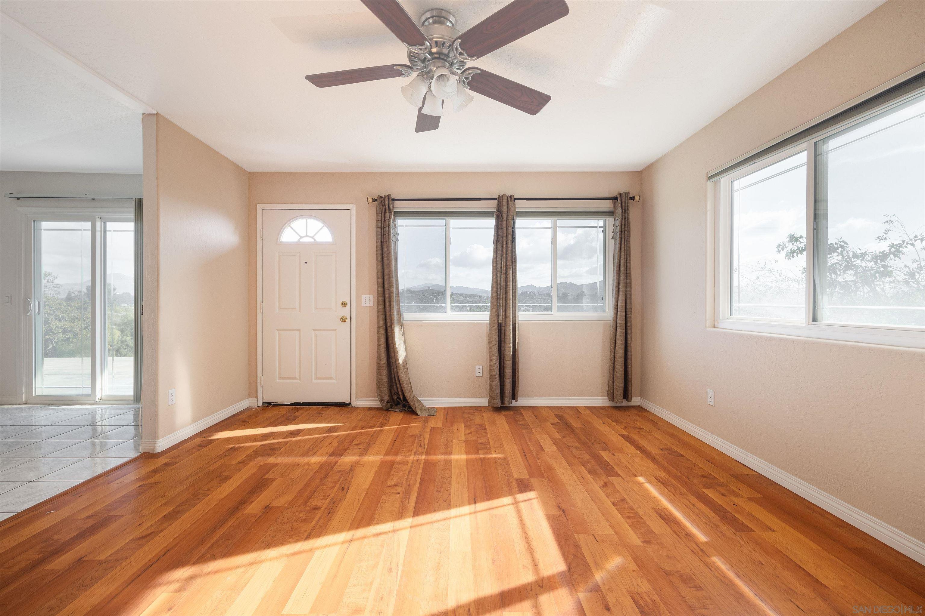 Detail Gallery Image 6 of 34 For 11817  Altadena Rd, Lakeside,  CA 92040 - 3 Beds | 2/1 Baths