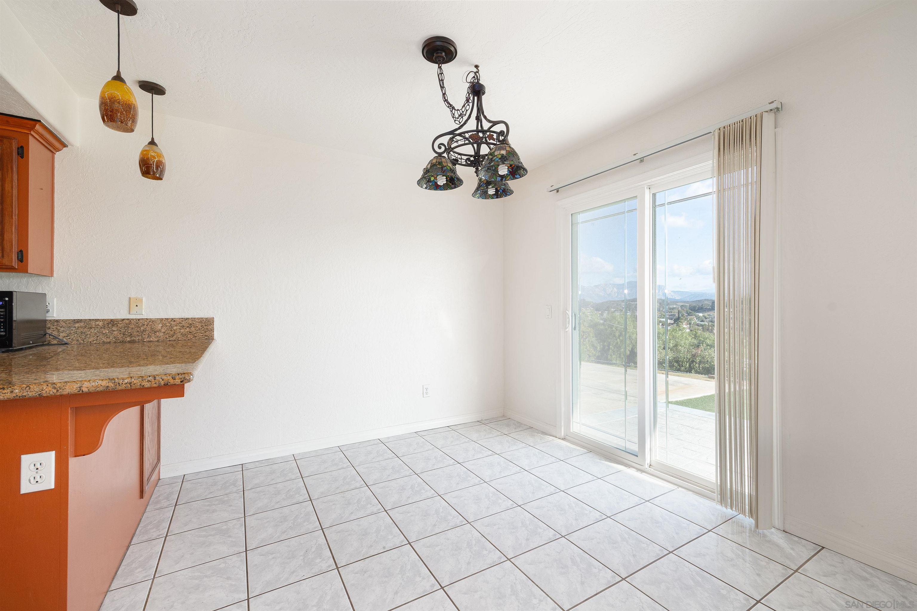 Detail Gallery Image 7 of 34 For 11817  Altadena Rd, Lakeside,  CA 92040 - 3 Beds | 2/1 Baths