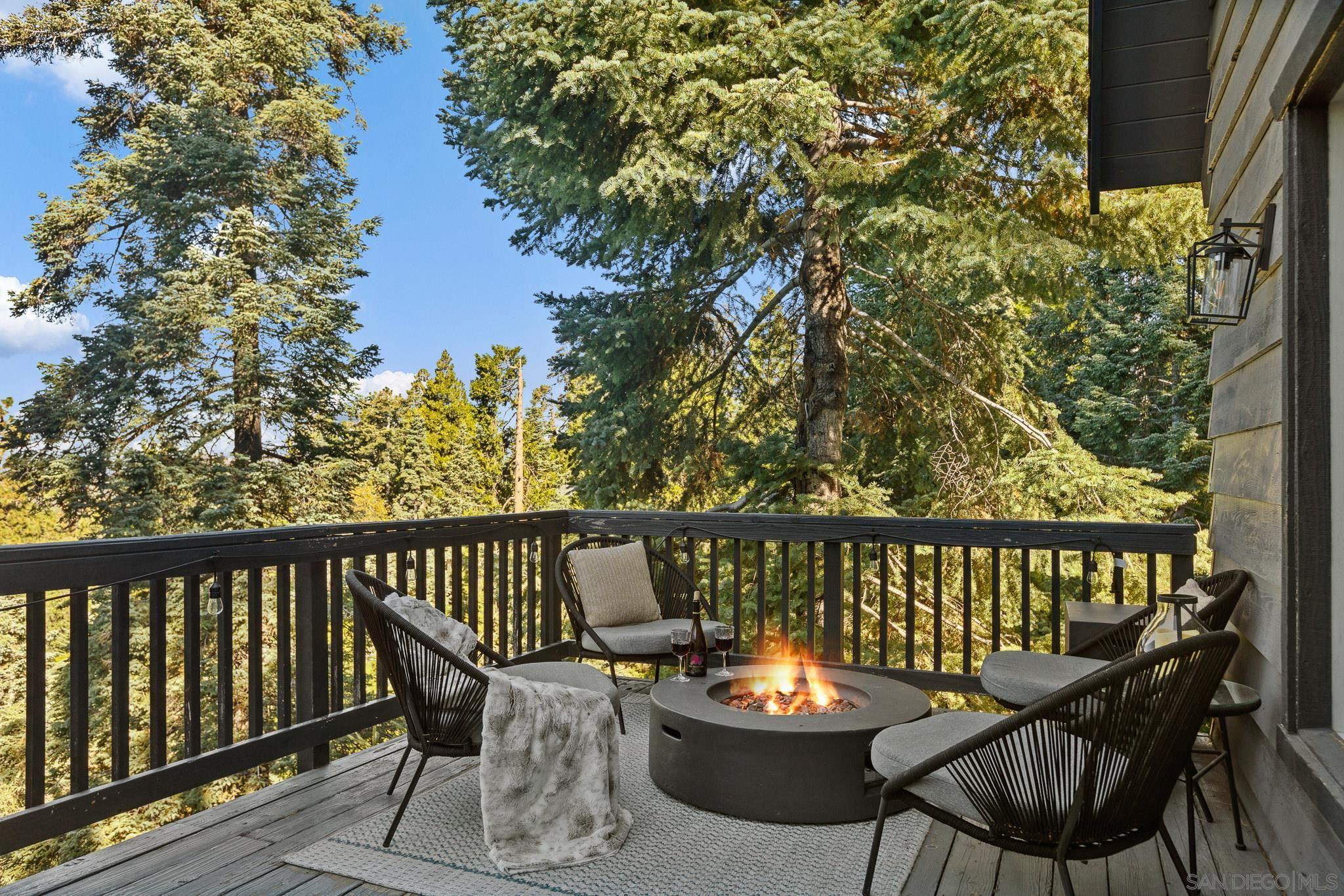 Detail Gallery Image 3 of 46 For 720  Buckingham Sq, Lake Arrowhead,  CA 92352 - 3 Beds | 2/1 Baths