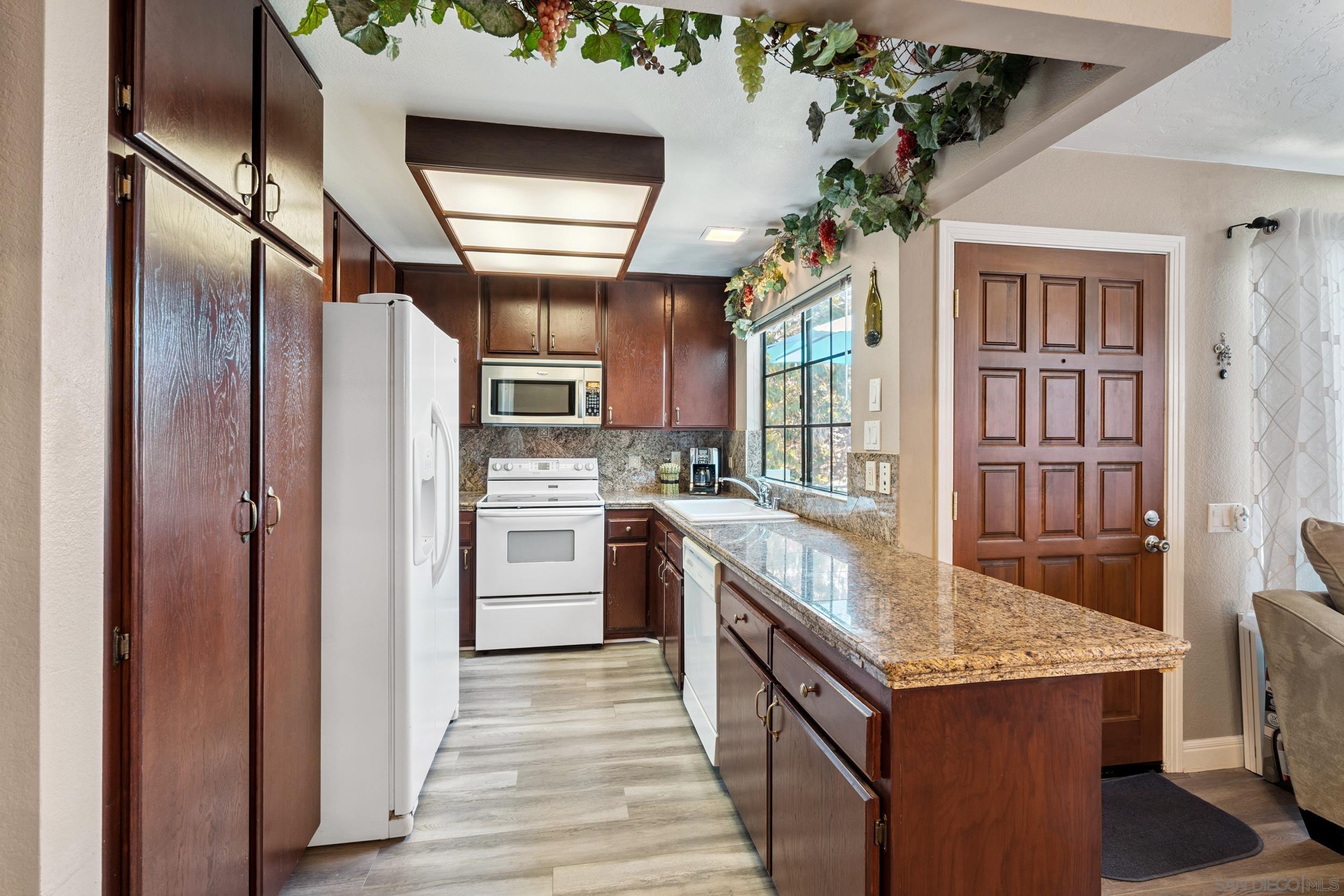 Detail Gallery Image 6 of 26 For 4225  Porte De Palmas 187, San Diego,  CA 92122 - 2 Beds | 2 Baths