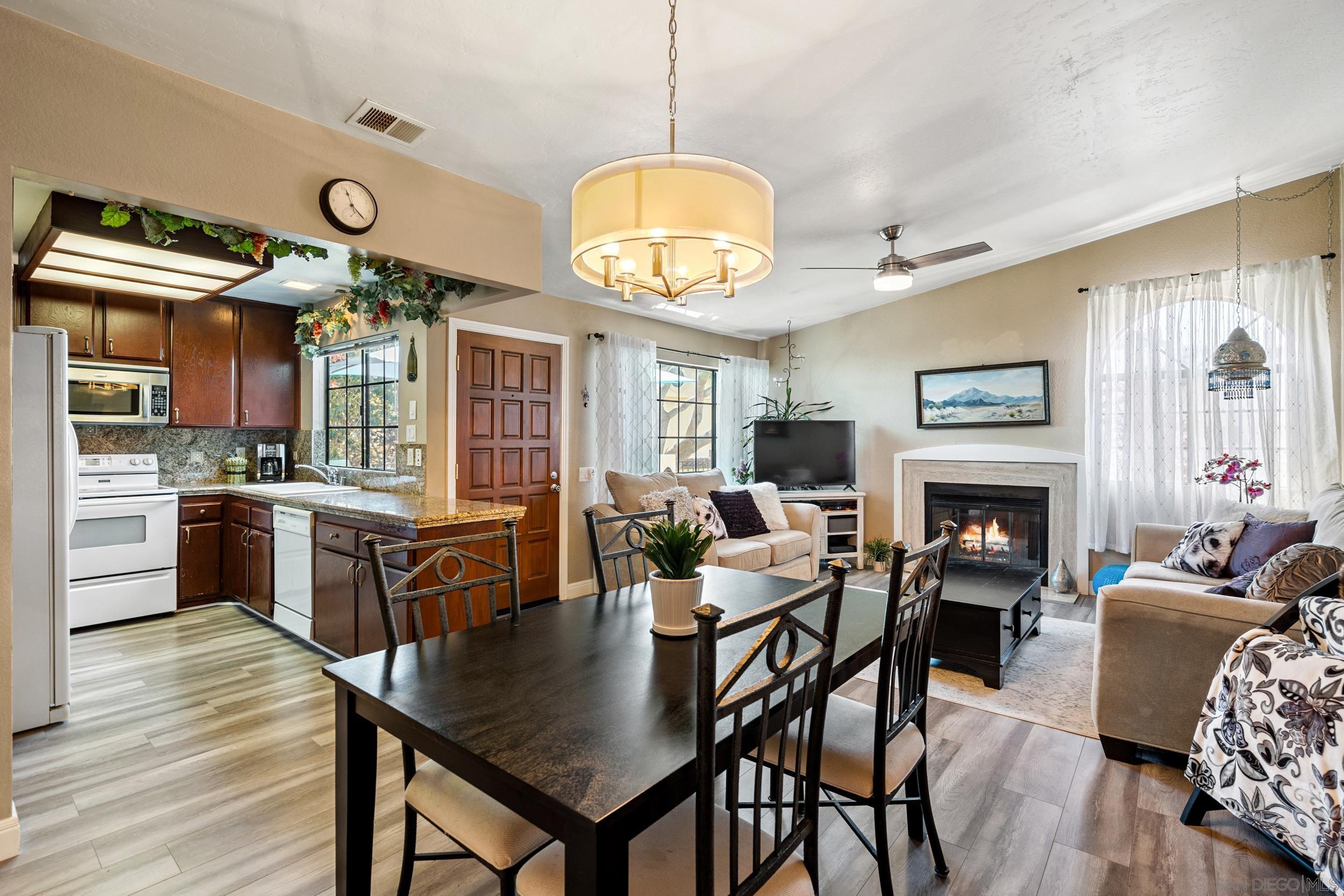 Detail Gallery Image 7 of 26 For 4225  Porte De Palmas 187, San Diego,  CA 92122 - 2 Beds | 2 Baths