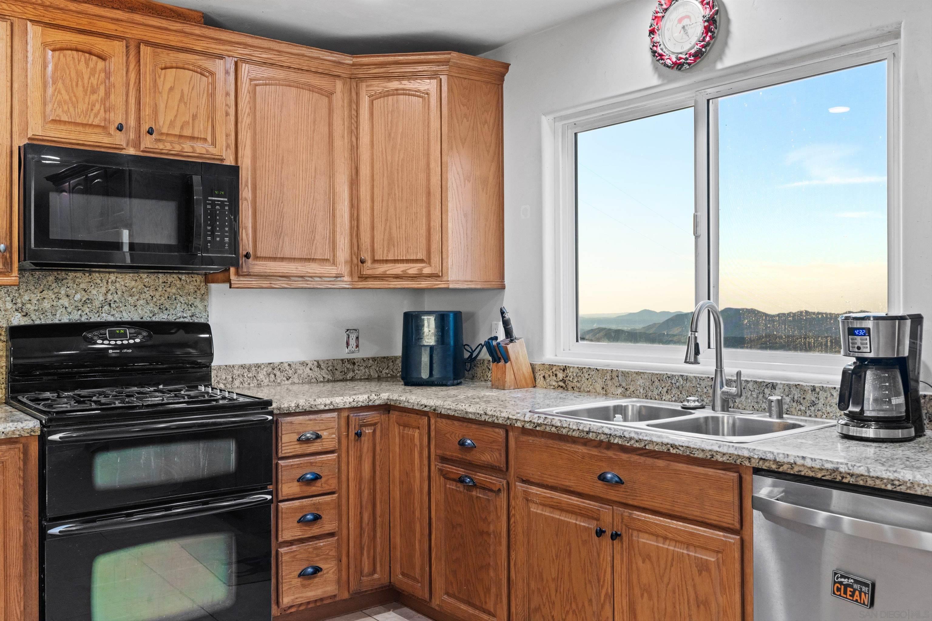 Detail Gallery Image 12 of 58 For 4618  Montiel Truck Trail, Jamul,  CA 91935 - 4 Beds | 3 Baths