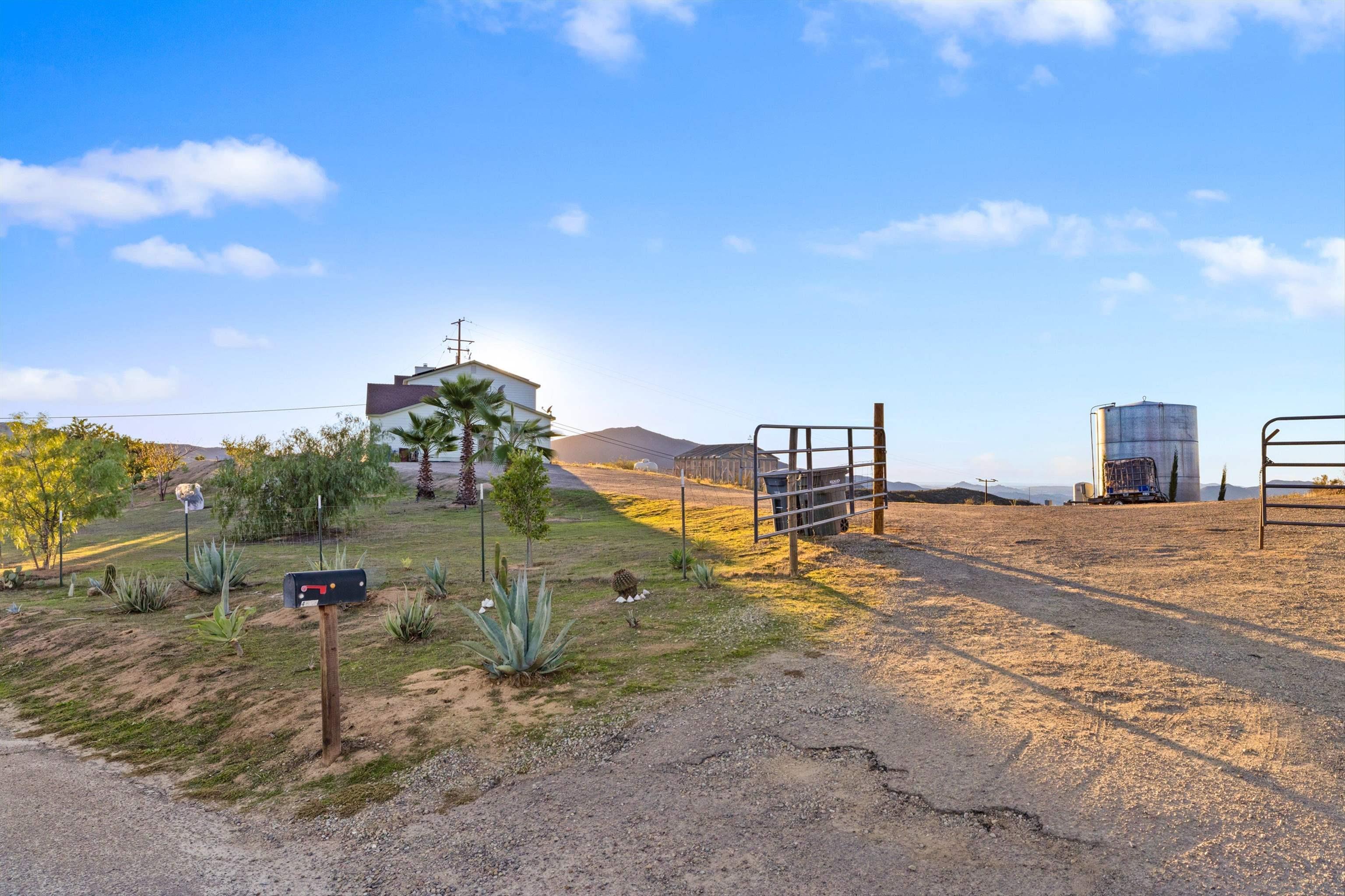 Detail Gallery Image 5 of 58 For 4618  Montiel Truck Trail, Jamul,  CA 91935 - 4 Beds | 3 Baths