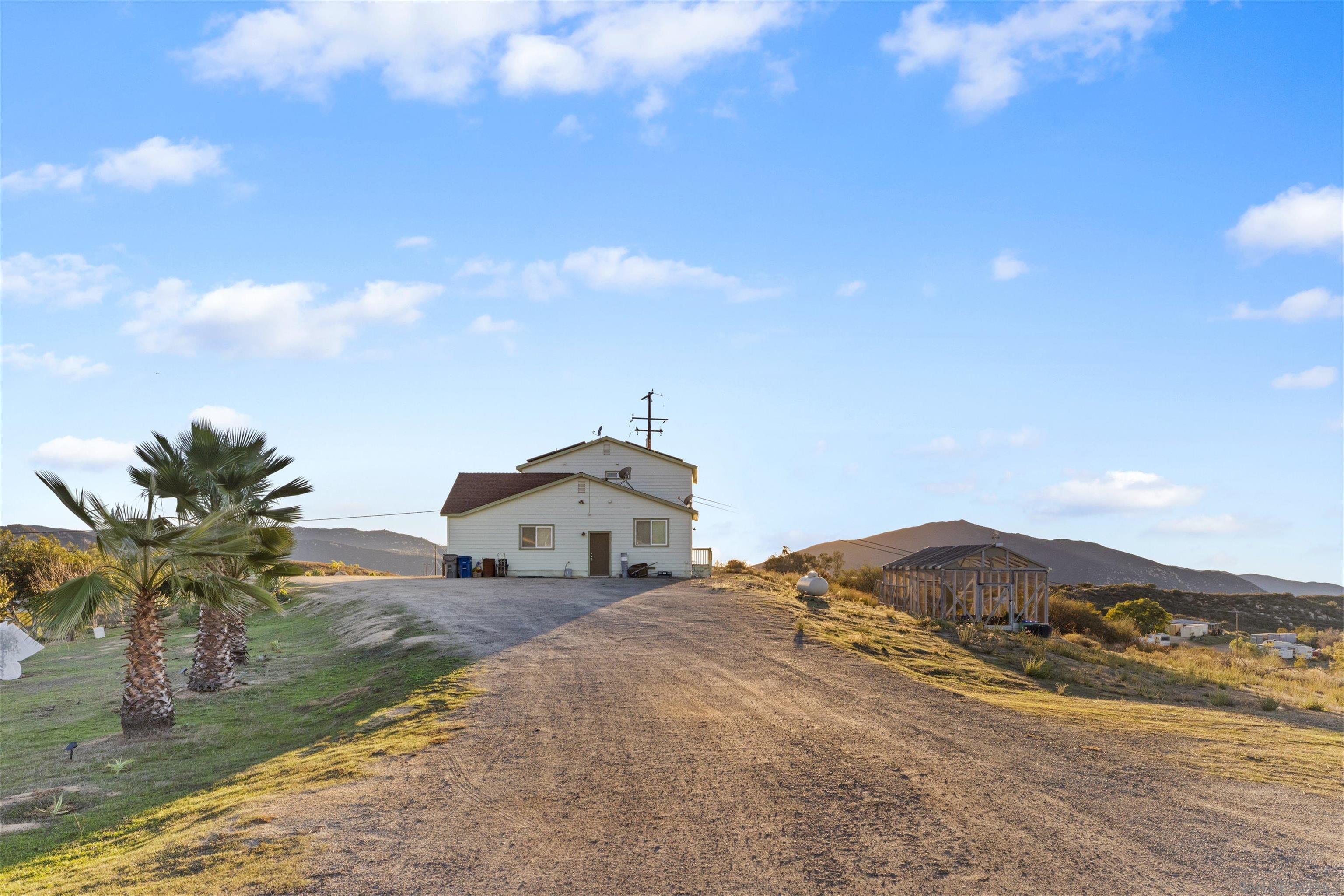 Detail Gallery Image 6 of 58 For 4618  Montiel Truck Trail, Jamul,  CA 91935 - 4 Beds | 3 Baths