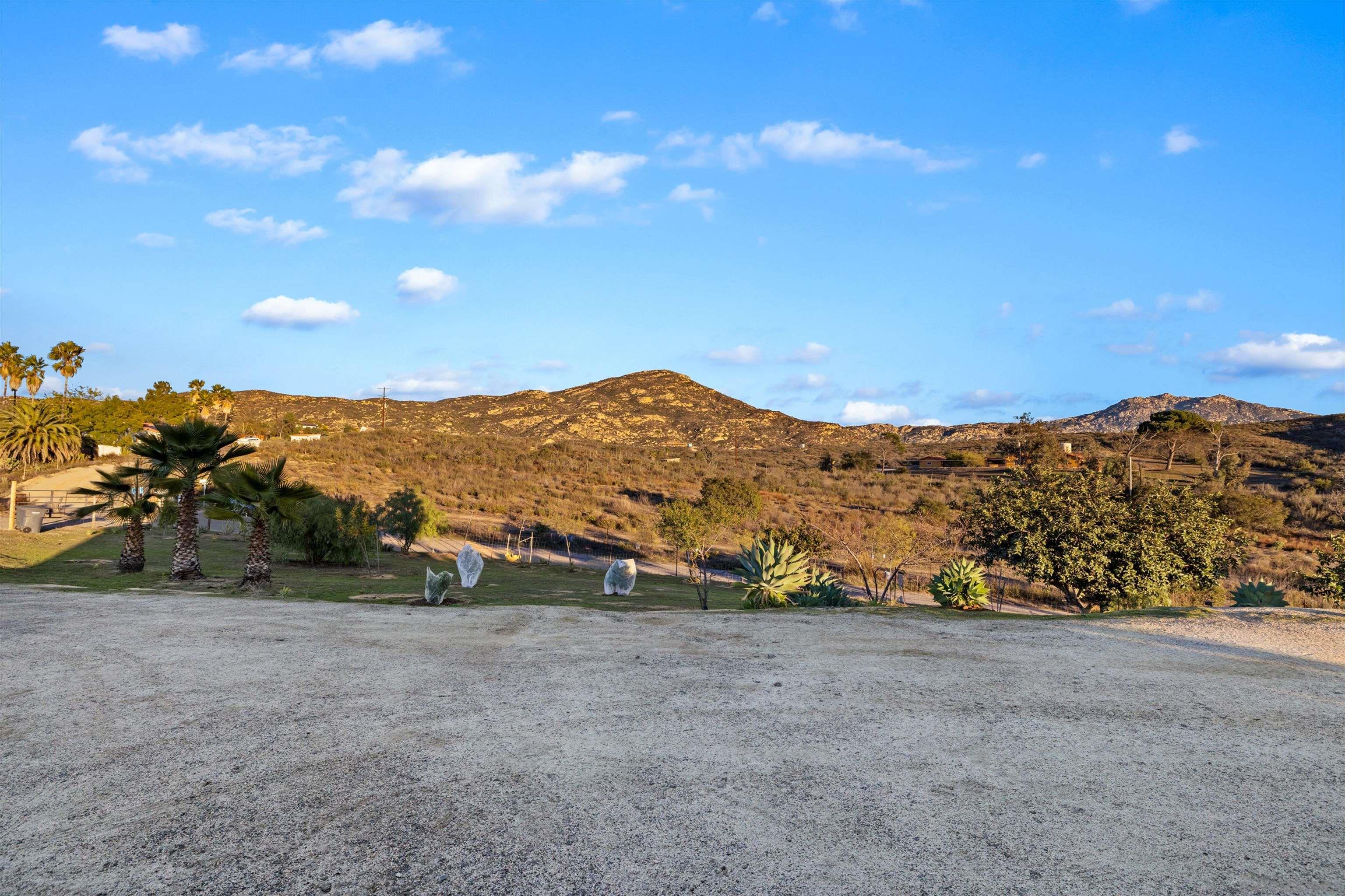 Detail Gallery Image 8 of 58 For 4618  Montiel Truck Trail, Jamul,  CA 91935 - 4 Beds | 3 Baths