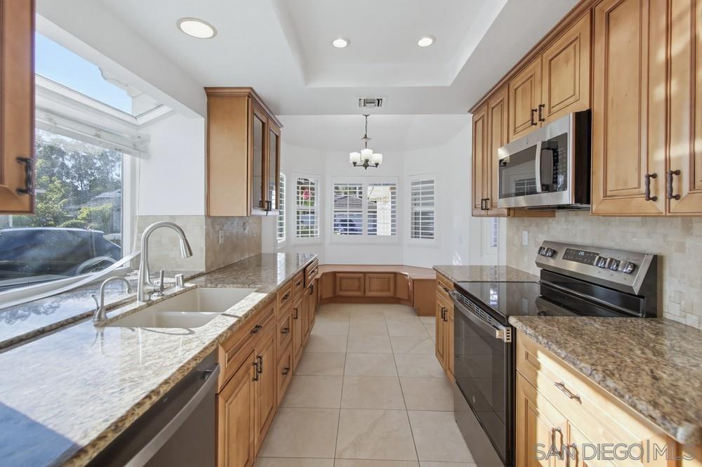 Detail Gallery Image 10 of 36 For 10460  La Vita C, San Diego,  CA 92131 - 2 Beds | 2 Baths