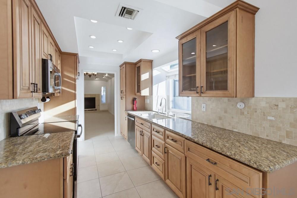 Detail Gallery Image 13 of 36 For 10460  La Vita C, San Diego,  CA 92131 - 2 Beds | 2 Baths